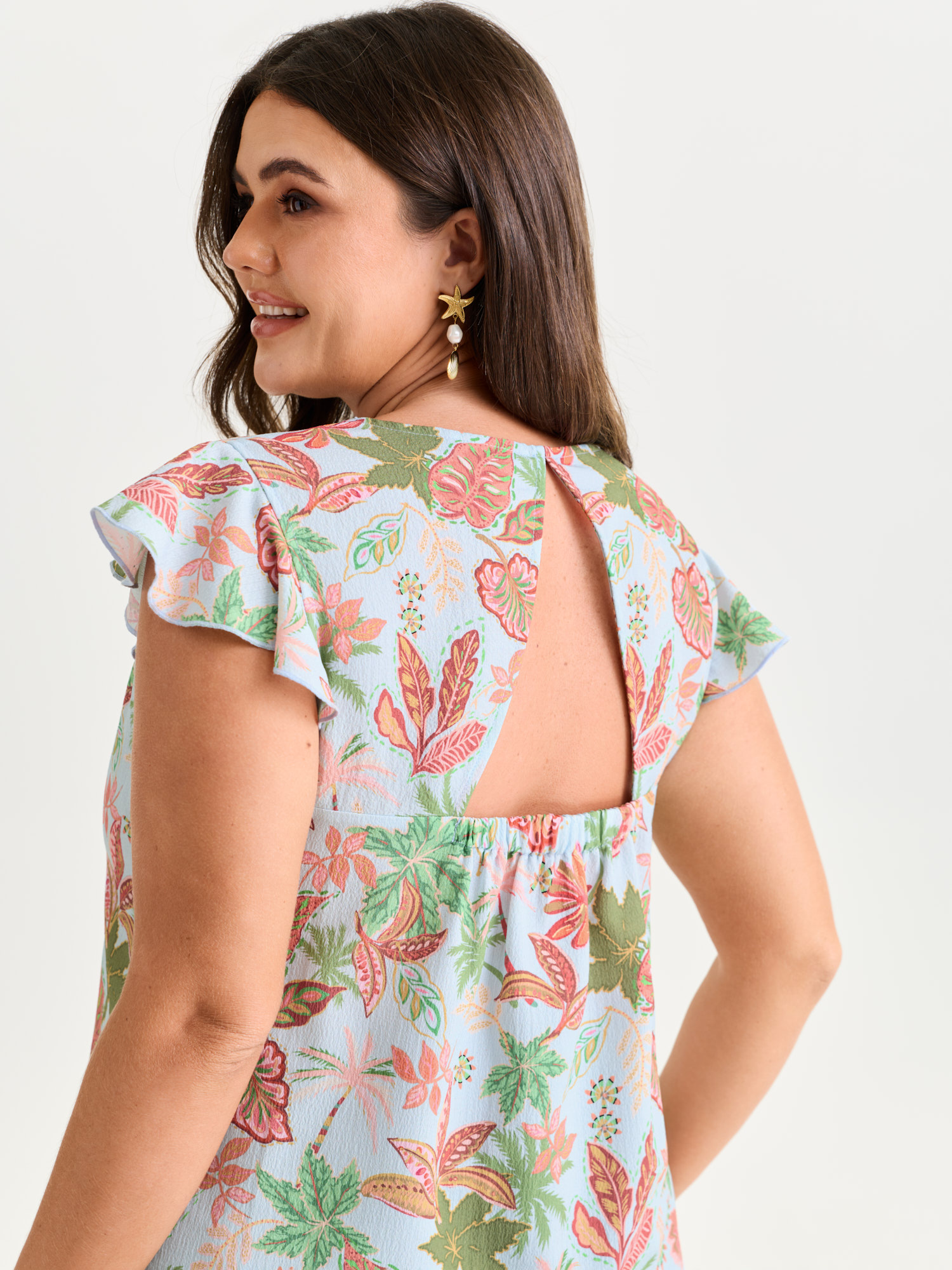 BloomChic Women's Plus Size Bright Floral Texture Open-Back Blouse LightBlue Tropical Vacation Cap Sleeve 22-24/3X