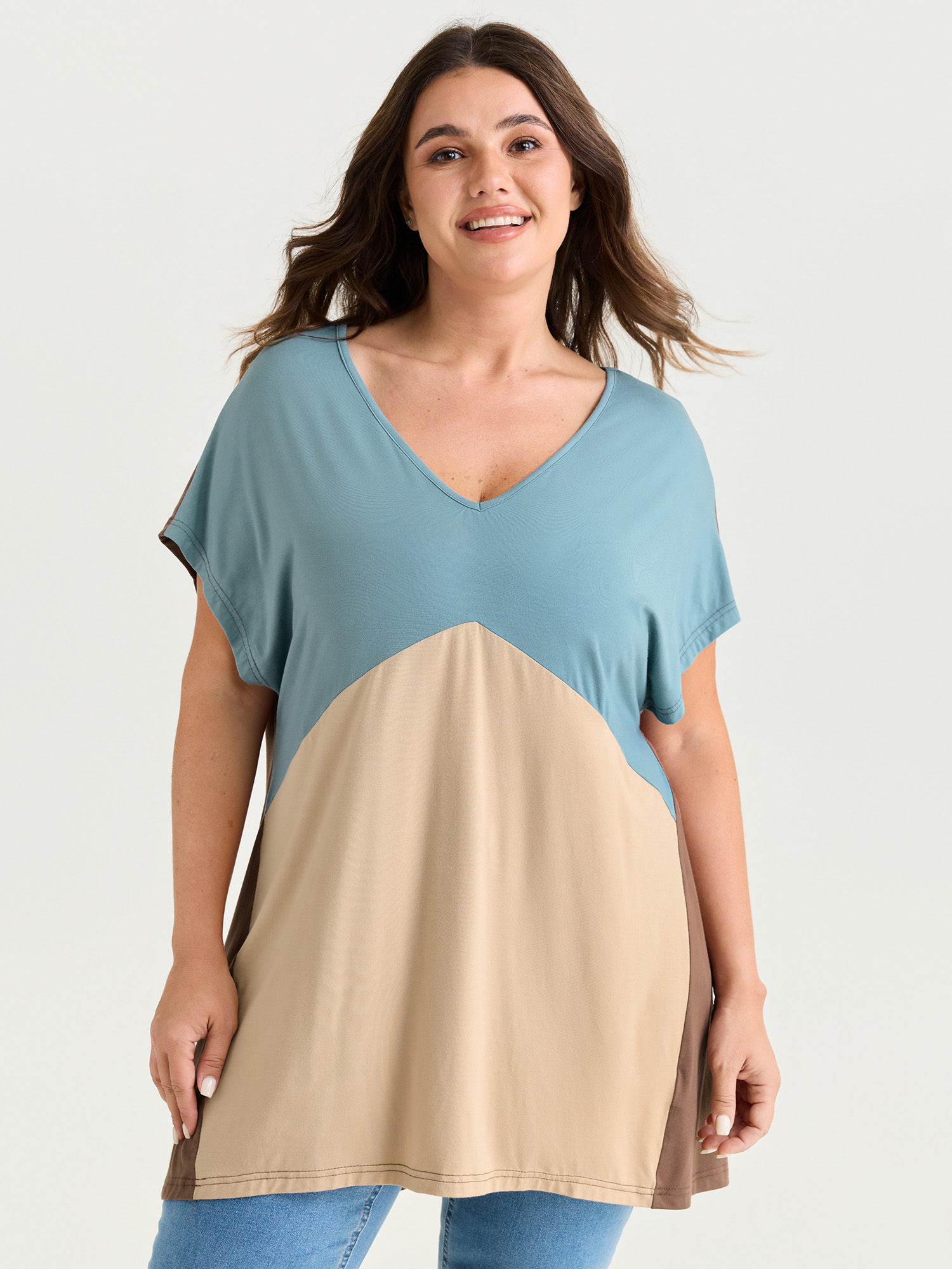 BloomChic Women's Plus Size Supersoft Colorblock Drop Shoulder Knit Top Multicolor Short sleeve Everyday-Casual V-Neck 10/M