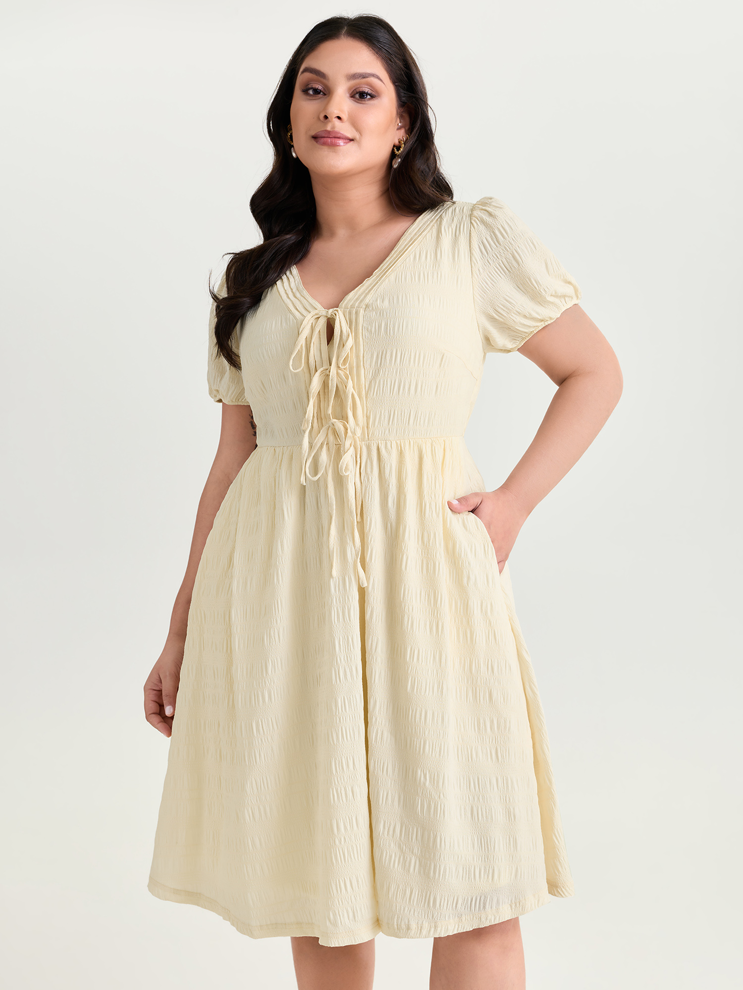 BloomChic Women's Plus Size Textured Triple Front Tie Midi Dress Ivory Solid Midi Everyday-Elegant 10/M