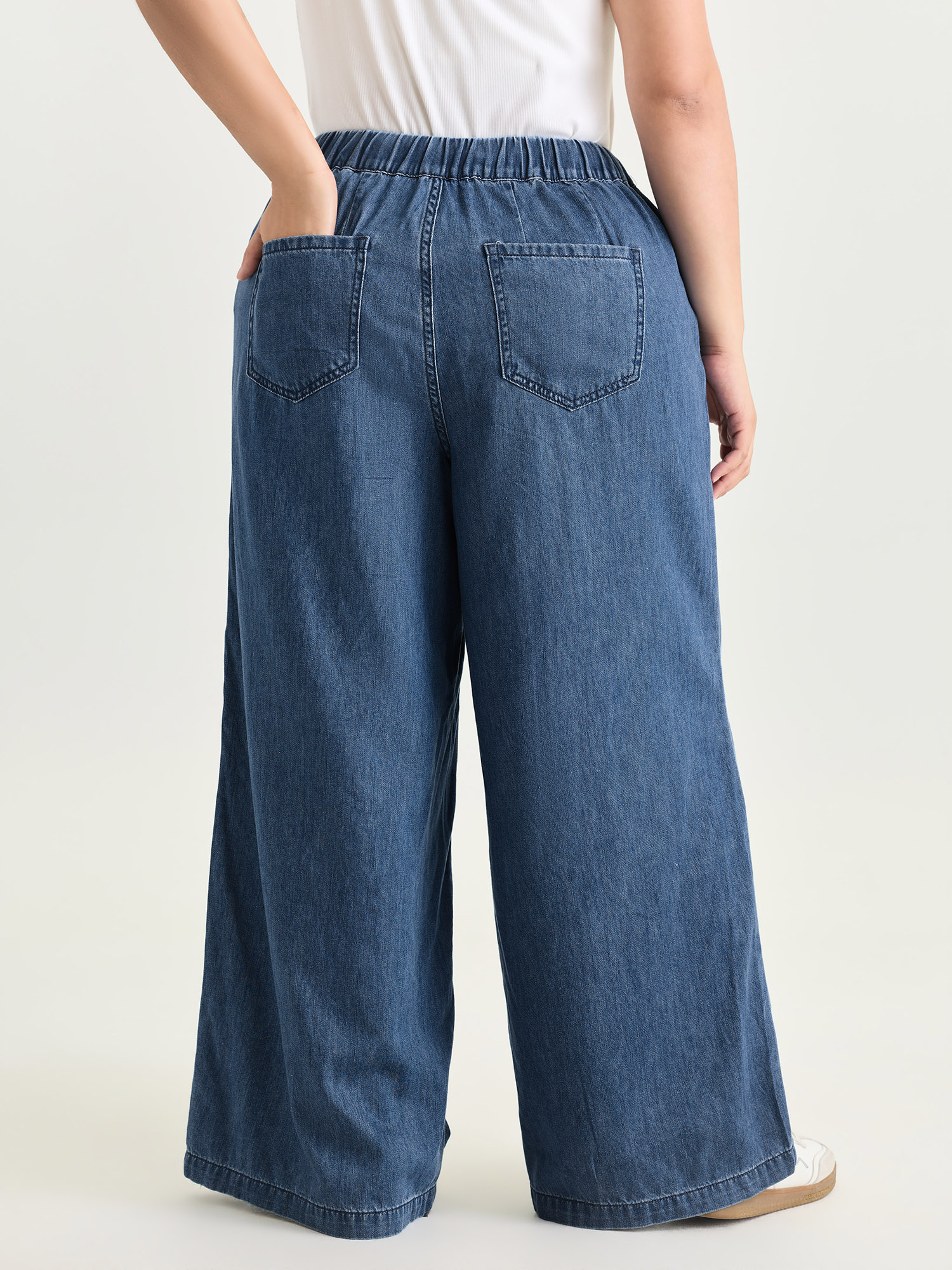Side view of BloomChic Women's Plus Size Drawstring Waist Wide-Leg Pocket Jeans Midblue Wide leg No stretch 30/6X