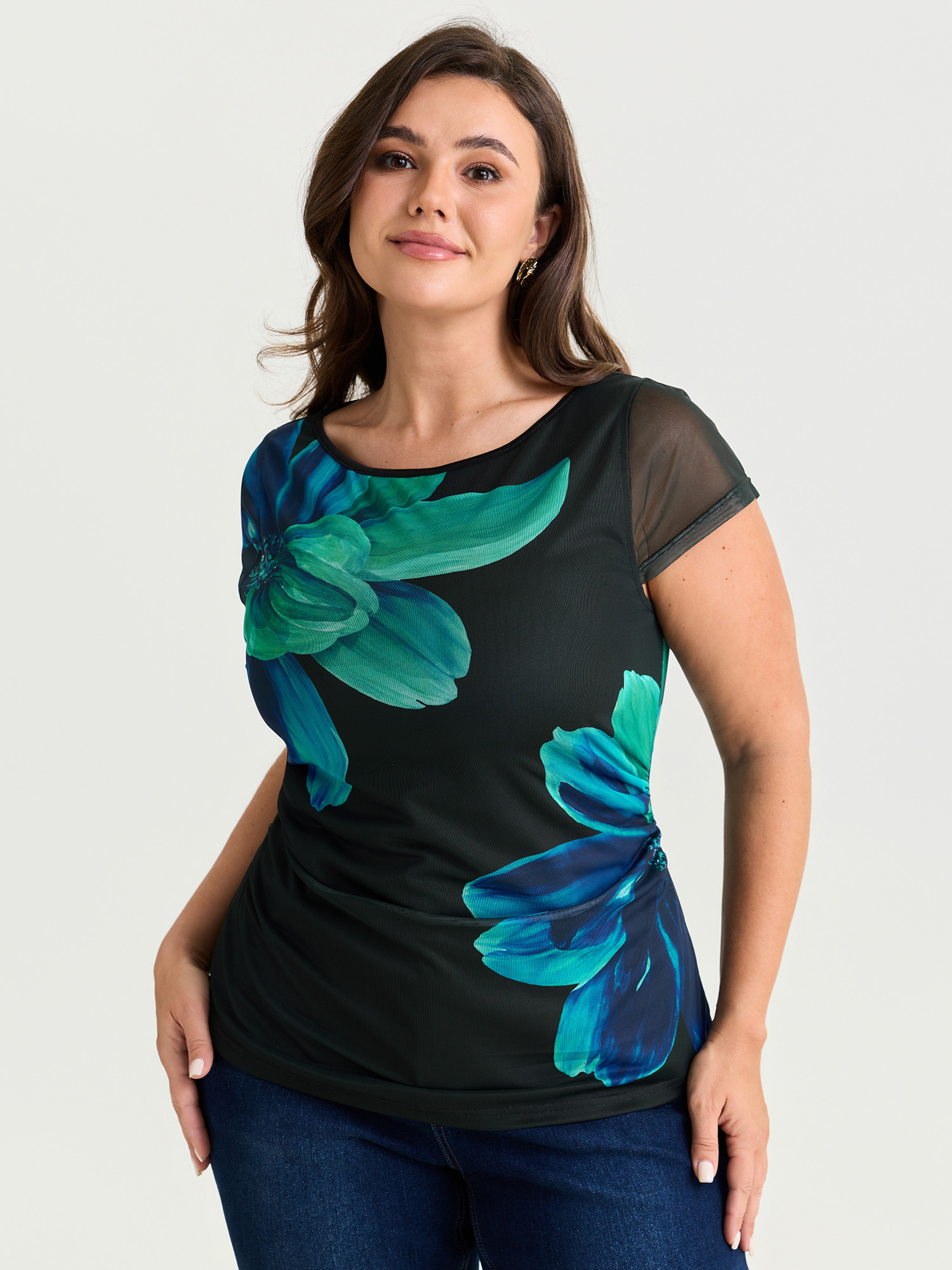 BloomChic Women's Plus Size Floral Print Boat Neckline Fitted T-Shirt Black Floral Everyday-Elegant Cap Sleeve Round Neck 14-16/1X