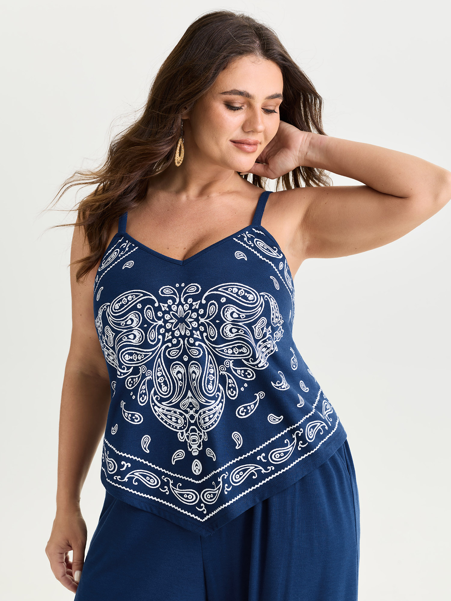 BloomChic Plus Size Stretchy Paisley Print Curvy Hem Tank Top - Women's Paisley Halter Neck Comfort Midsection Fit Sleeveless Boho Tank Tops Camis 14/M