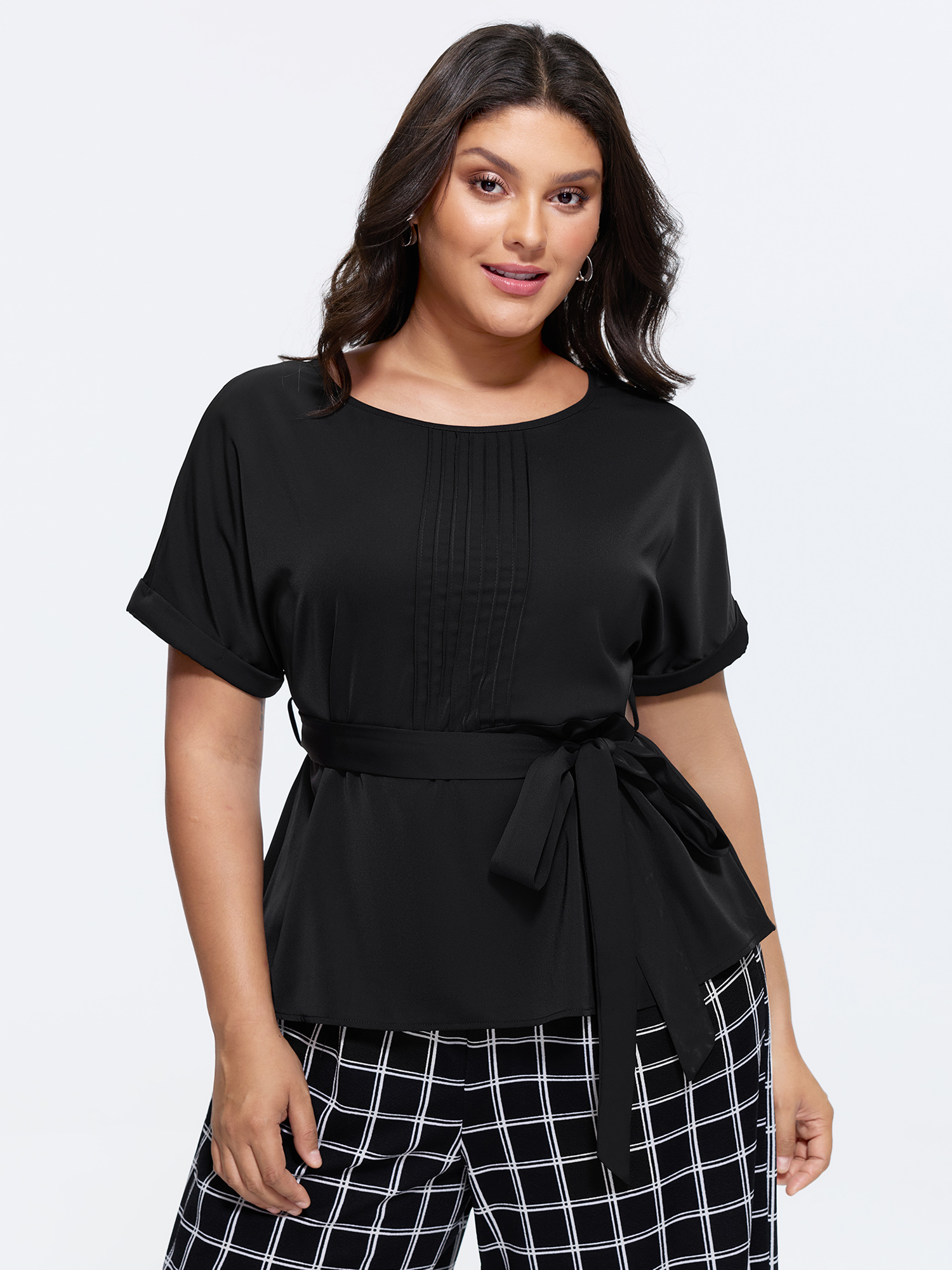 BloomChic Women's Plus Size Toothpick Pleated Waist-Tie Plain Blouse Pureblack Solid Office Short sleeve Round Neck 22-24/3X