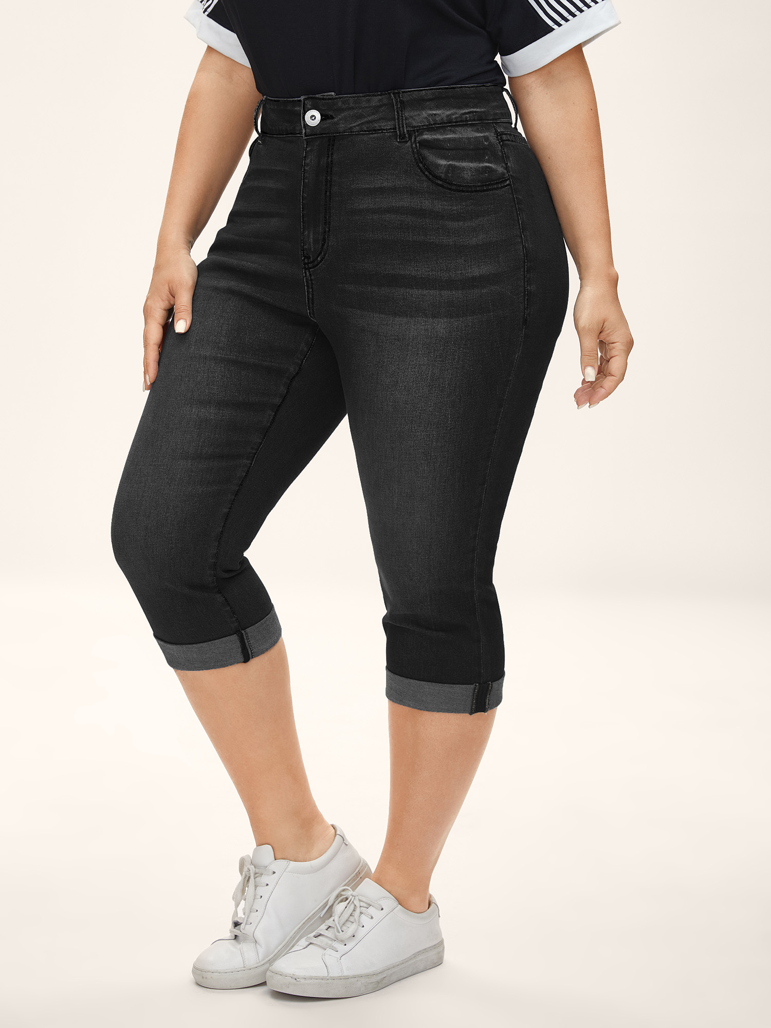 BloomChic Women's Plus Size Folded Hem High-Rise Skinny-Fit Capri Jeans Denimblack not graphics Non Skinny fit Medium stretch 16/1X