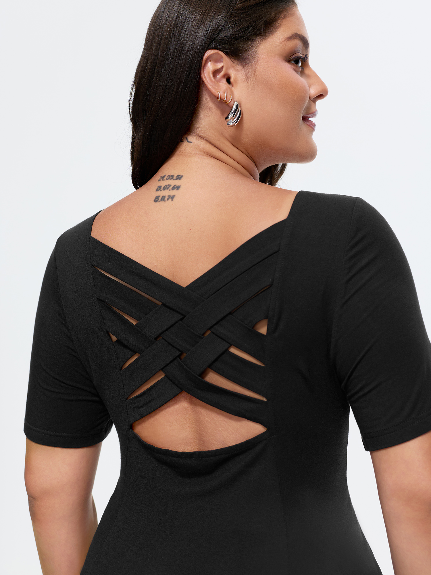 BloomChic Women's Plus Size Back Cross-Tie Ruched Front Knit Top Black Short sleeve Everyday-Elegant V-Neck 22-24/3X