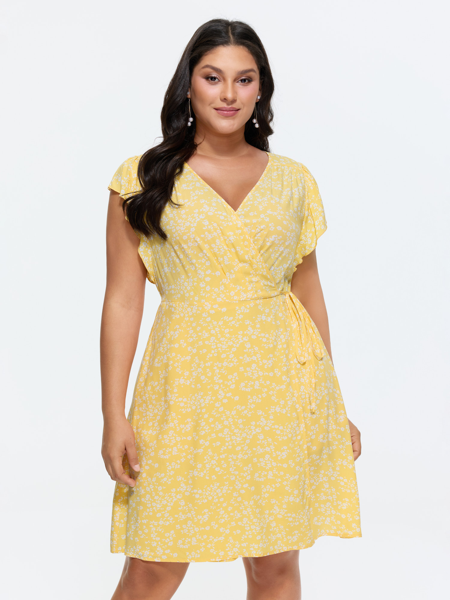 BloomChic Women's Plus Size Rayon Floral Print Pleated Pockets Mini Dress Lightyellow Ditsy Floral Short Everyday-Elegant Gathered 22-24/3X