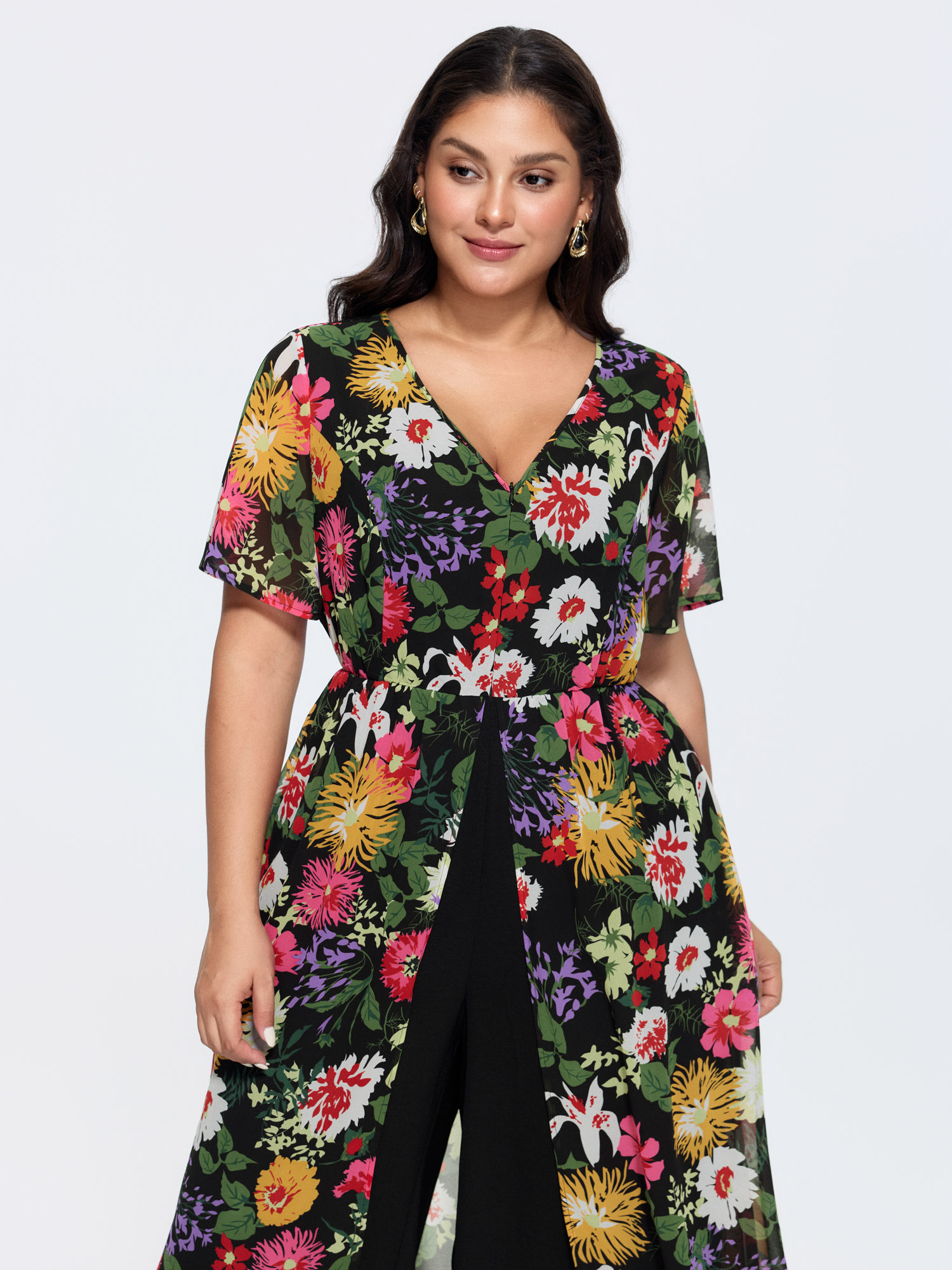 Side view of BloomChic Women's Plus Size Hidden Zipper Floral Layered Pockets Jumpsuit Black Elegant 10/M