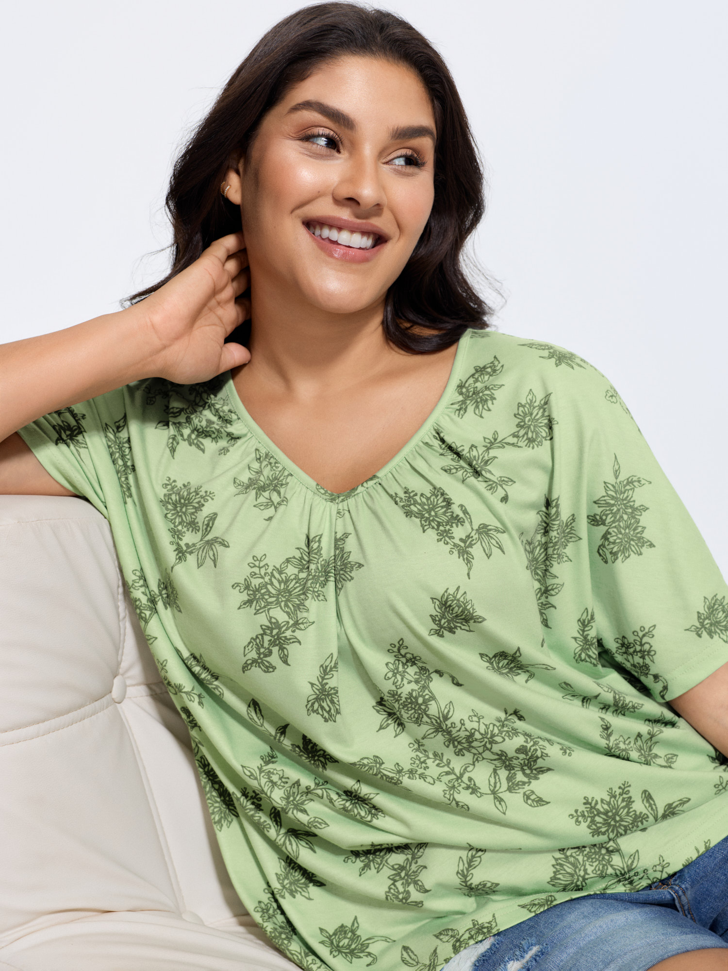 BloomChic Women's Plus Size Pleated Plain Half-Sleeve Knit Top Greenbean Short sleeve Everyday-Casual V-Neck 10/M