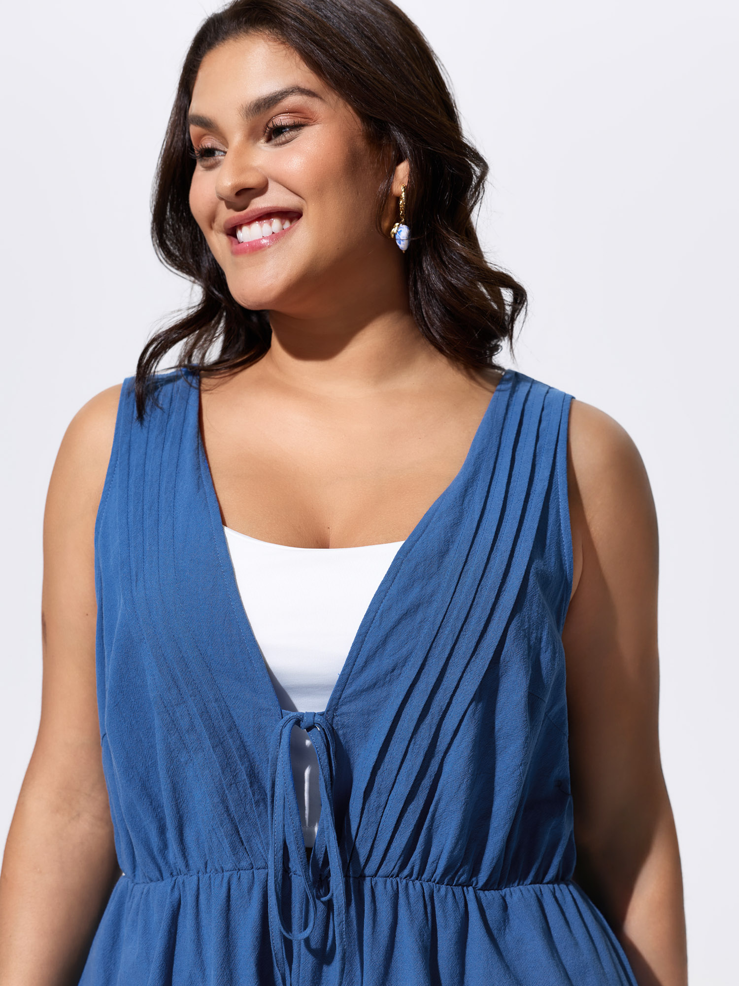 Side view of BloomChic Women's Plus Size Cotton Pleated Open Back-Ties Plain Romper Mediumblue Vacation 10/M