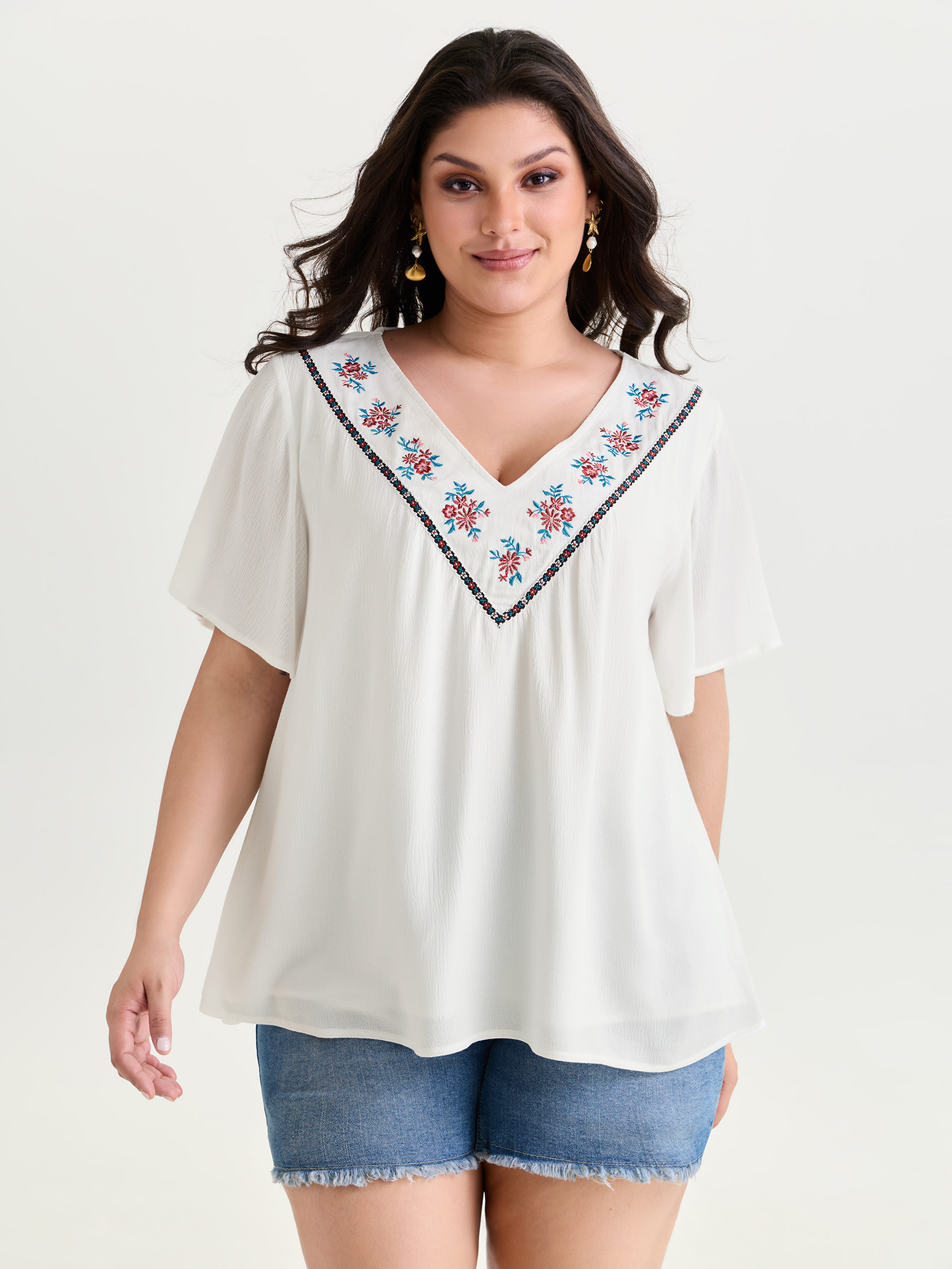 BloomChic Women's Plus Size Floral Embroidered V-Neck Plain Blouse WhiteSmoke Solid Vacation Short sleeve V-Neck 10/M