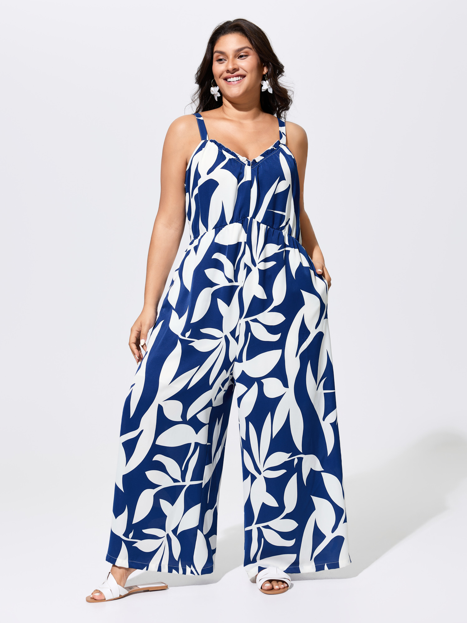 BloomChic Women's Plus Size Silhouette Floral Print Sweetheart Jumpsuit Indigo Vacation 22-24/3X-image-48356875665578