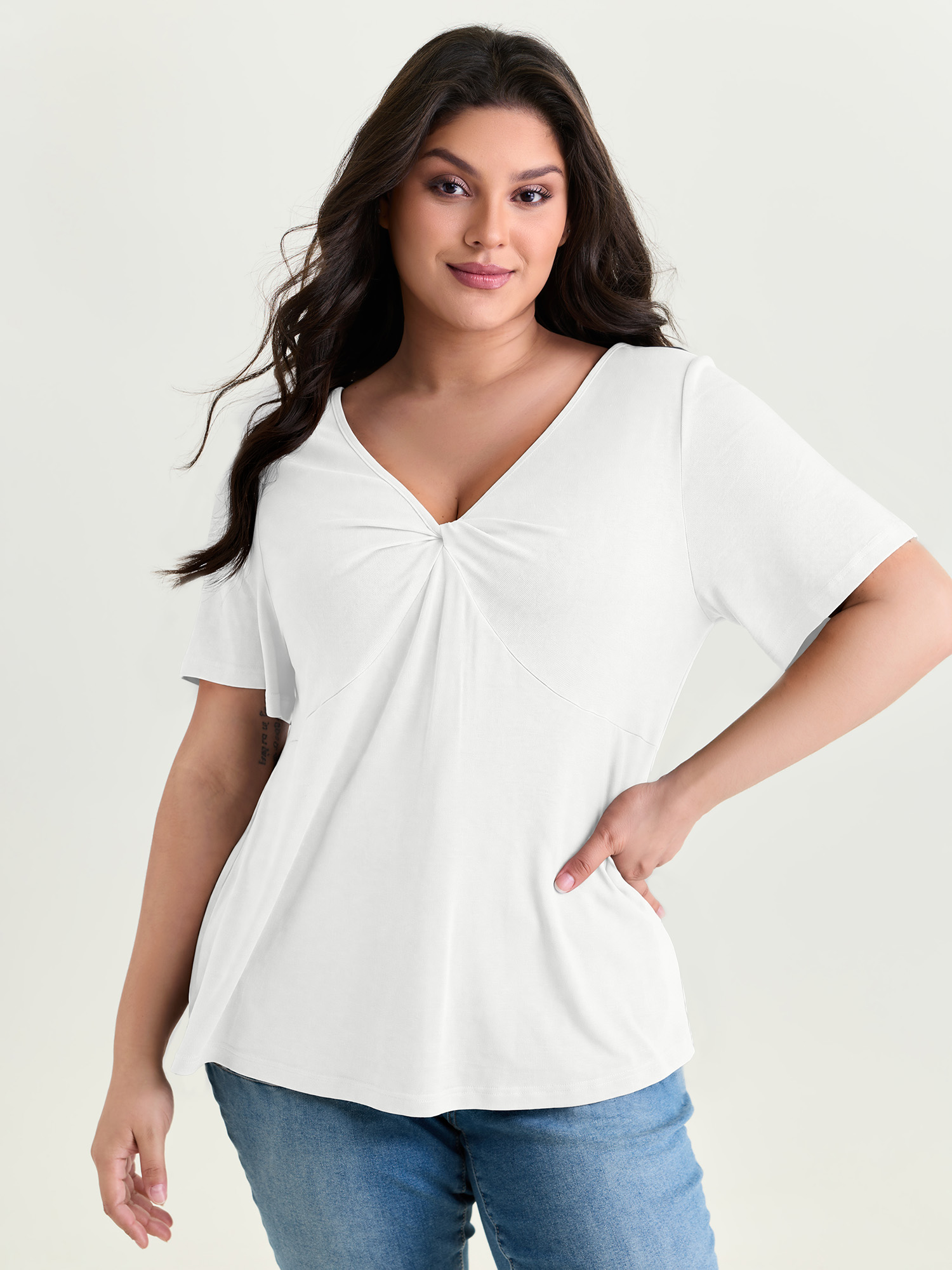 BloomChic Women's Plus Size Supersoft Ruched V-Neck T-Shirt Opticwhite Solid Everyday-Casual Short sleeve Deep V-Neck 30/6X