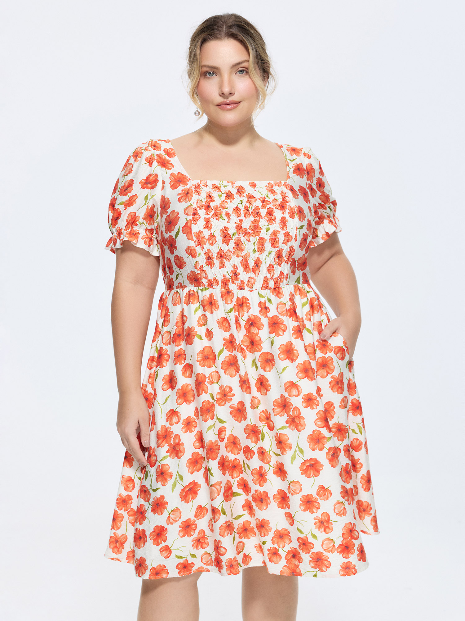 BloomChic Women's Plus Size Floral Print Pockets Puff Sleeve Mini Dress Beige Ditsy Floral Maxi Everyday-Elegant Smocked 10/M