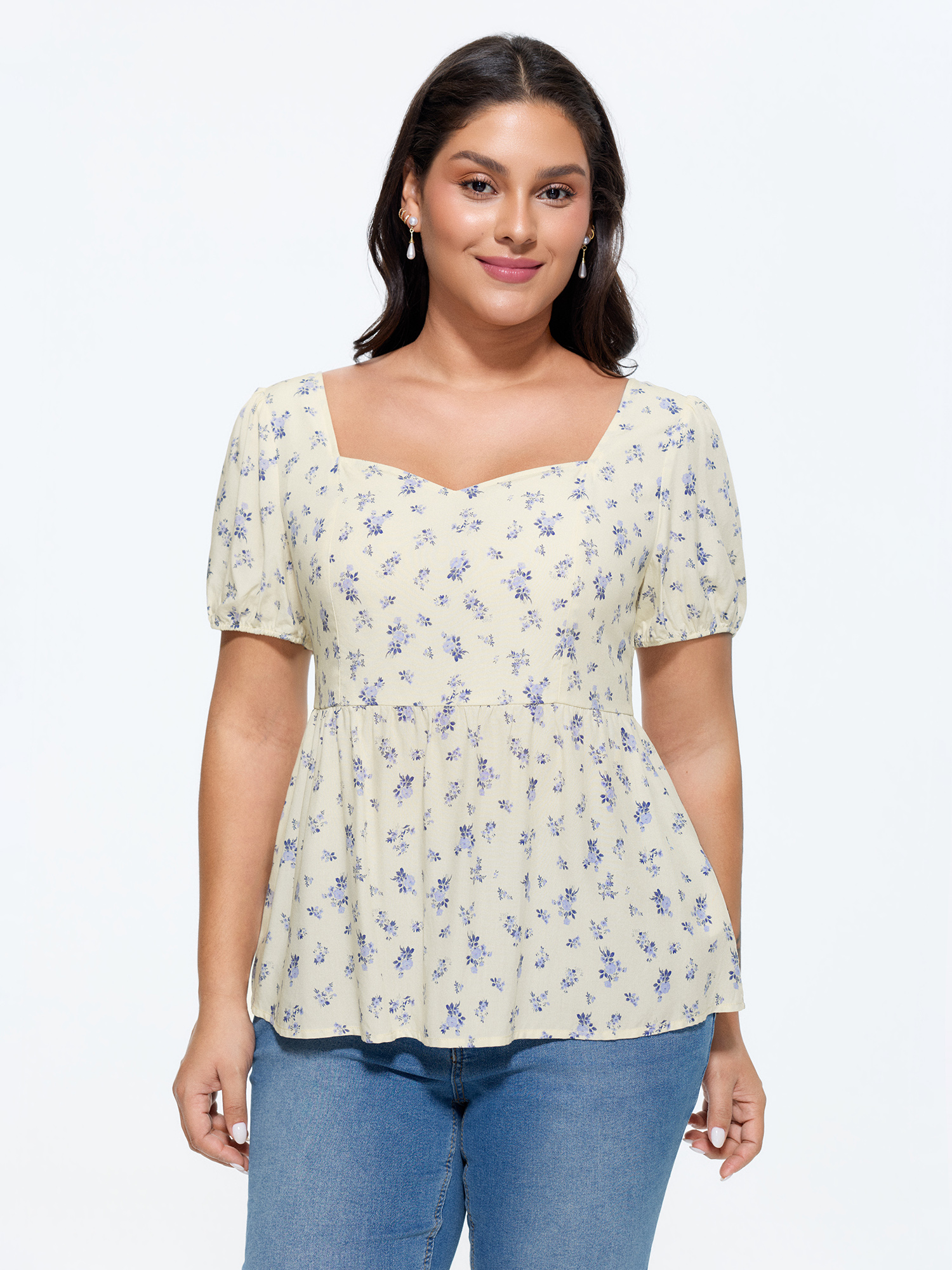 BloomChic Women's Plus Size Floral Print Back-Bow Flared Blouse Beige Ditsy Floral Everyday-Elegant Short sleeve Sweetheart Neck 22-24/3X