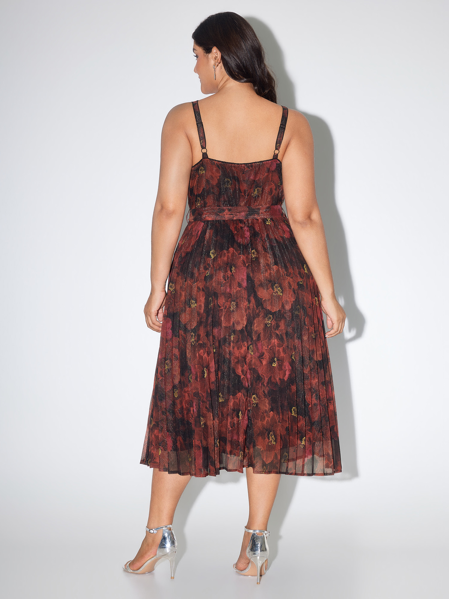 Side view of BloomChic Women's Plus Size Floral Print Pleated Waist-Tie Midi Dress Burgundy Party Midi V-Neck 18-20/2X