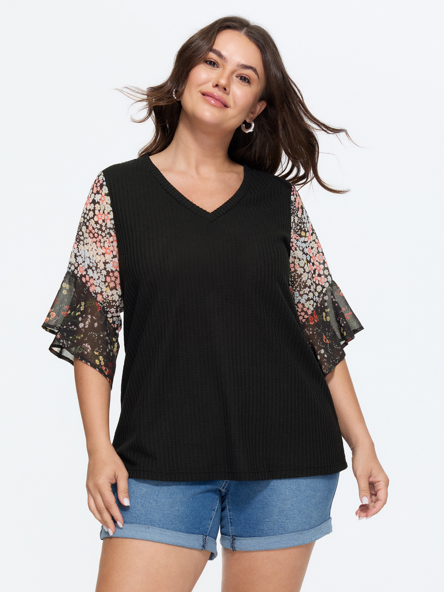 BloomChic Women's Plus Size Stretchy Floral Print Ruffled Knit Top Black Short sleeve Everyday-Casual V-Neck 10/M