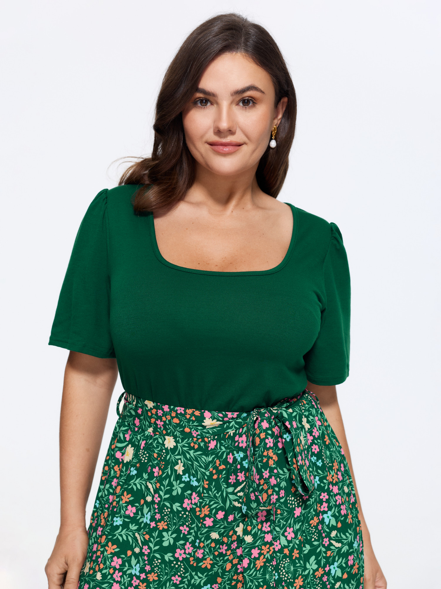 Side view of BloomChic Women's Plus Size Color Contrast Belted Panel Pockets Jumpsuit Truegreen Elegant Skinny 30/6X
