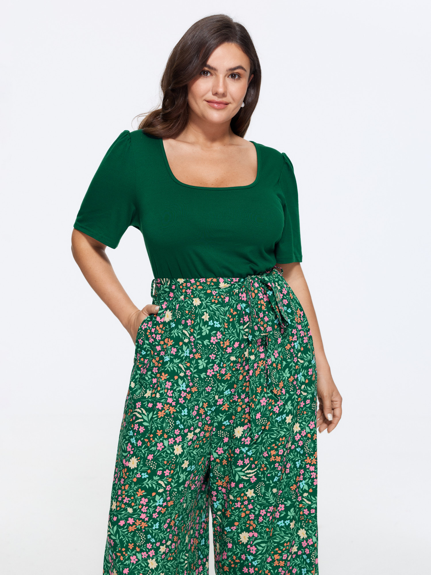 Side view of BloomChic Women's Plus Size Color Contrast Belted Panel Pockets Jumpsuit Truegreen Elegant Skinny 30/6X