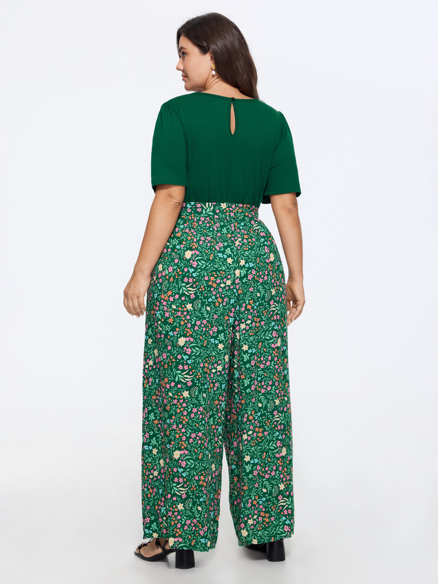 Side view of BloomChic Women's Plus Size Color Contrast Belted Panel Pockets Jumpsuit Truegreen Elegant Skinny 30/6X