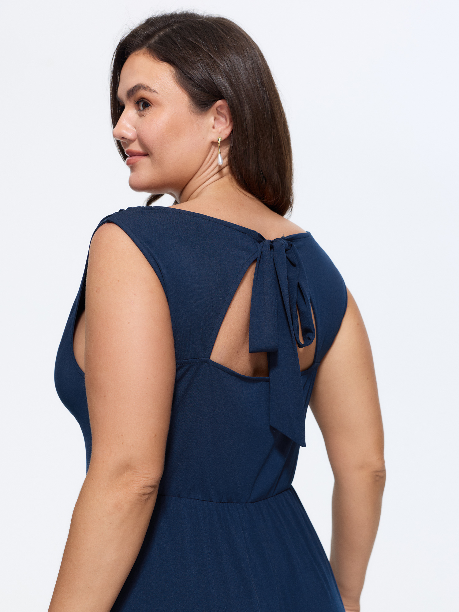 BloomChic Women's Plus Size Stretchy Cowl Neckline Cut-Out Back Midi Dress DarkBlue Solid Midi Everyday-Elegant Backless 22-24/3X