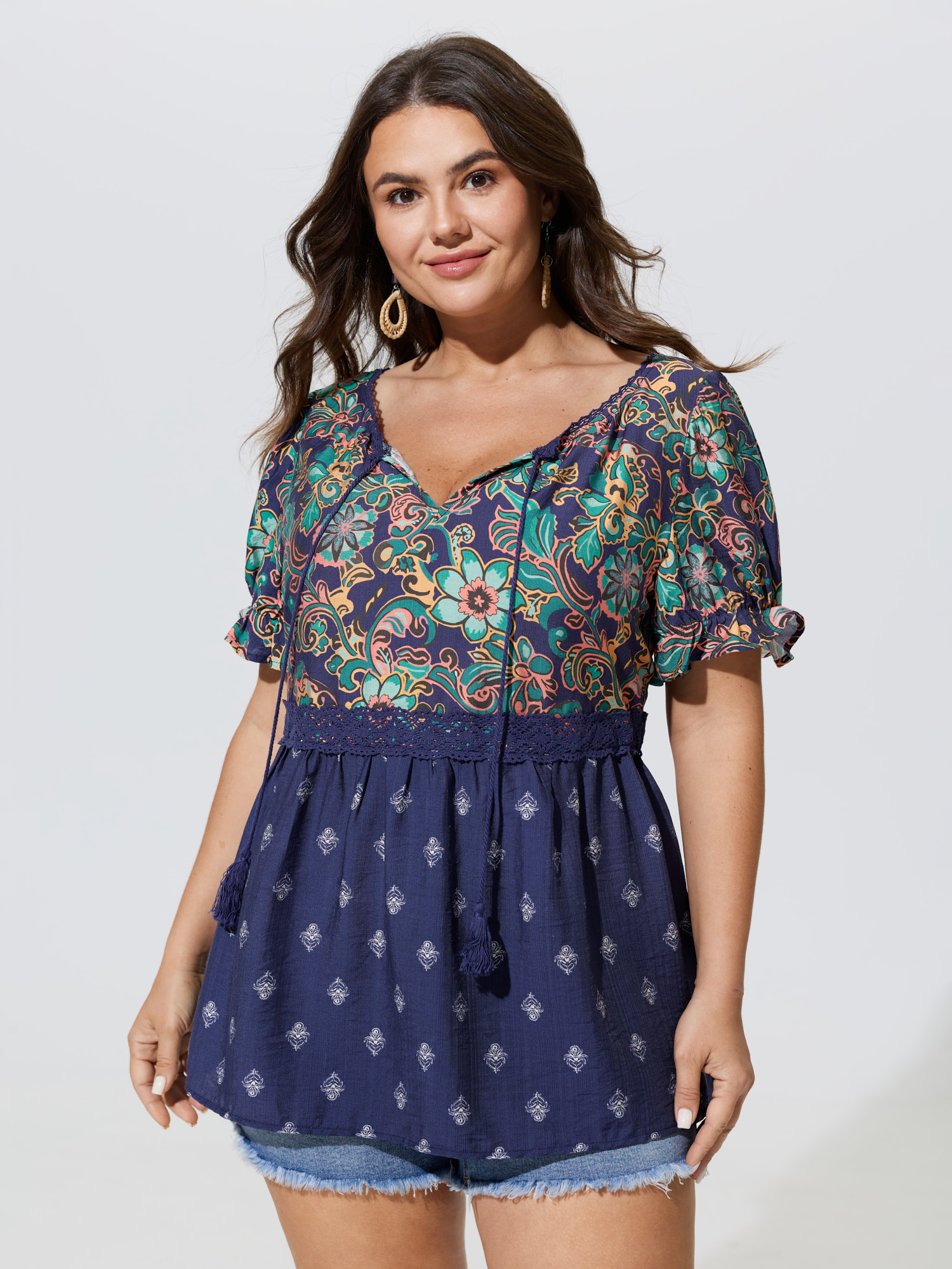 BloomChic Women's Plus Size Floral Print Lace Neckline Flowy Blouse Indigo Ethnic Floral Vacation Short sleeve V-Neck 10/M