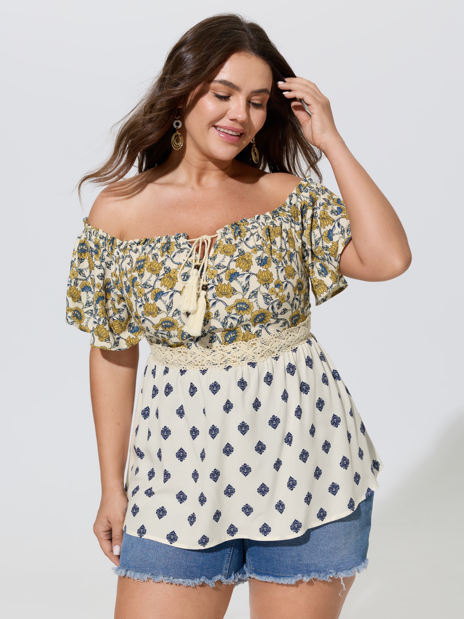 BloomChic Women's Plus Size Floral Print Off-Shoulder Color Contrast Top Beige Ethnic Floral Vacation Short sleeve Cold Shoulder 22-24/3X