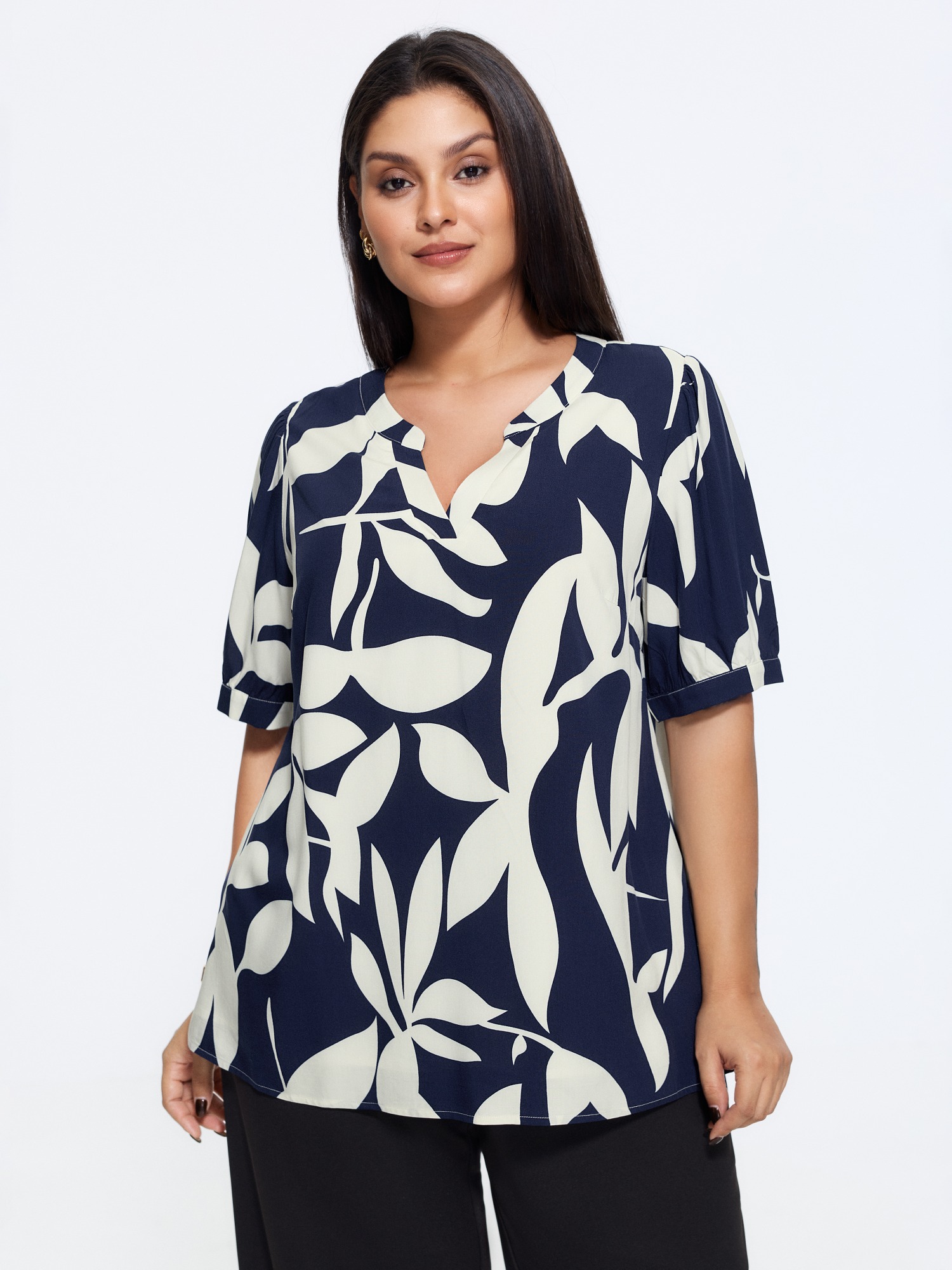 BloomChic Women's Plus Size Abstract Print Puff Sleeve Blouse Ivory Leaf Office Short sleeve V-Notch Neck 10/M
