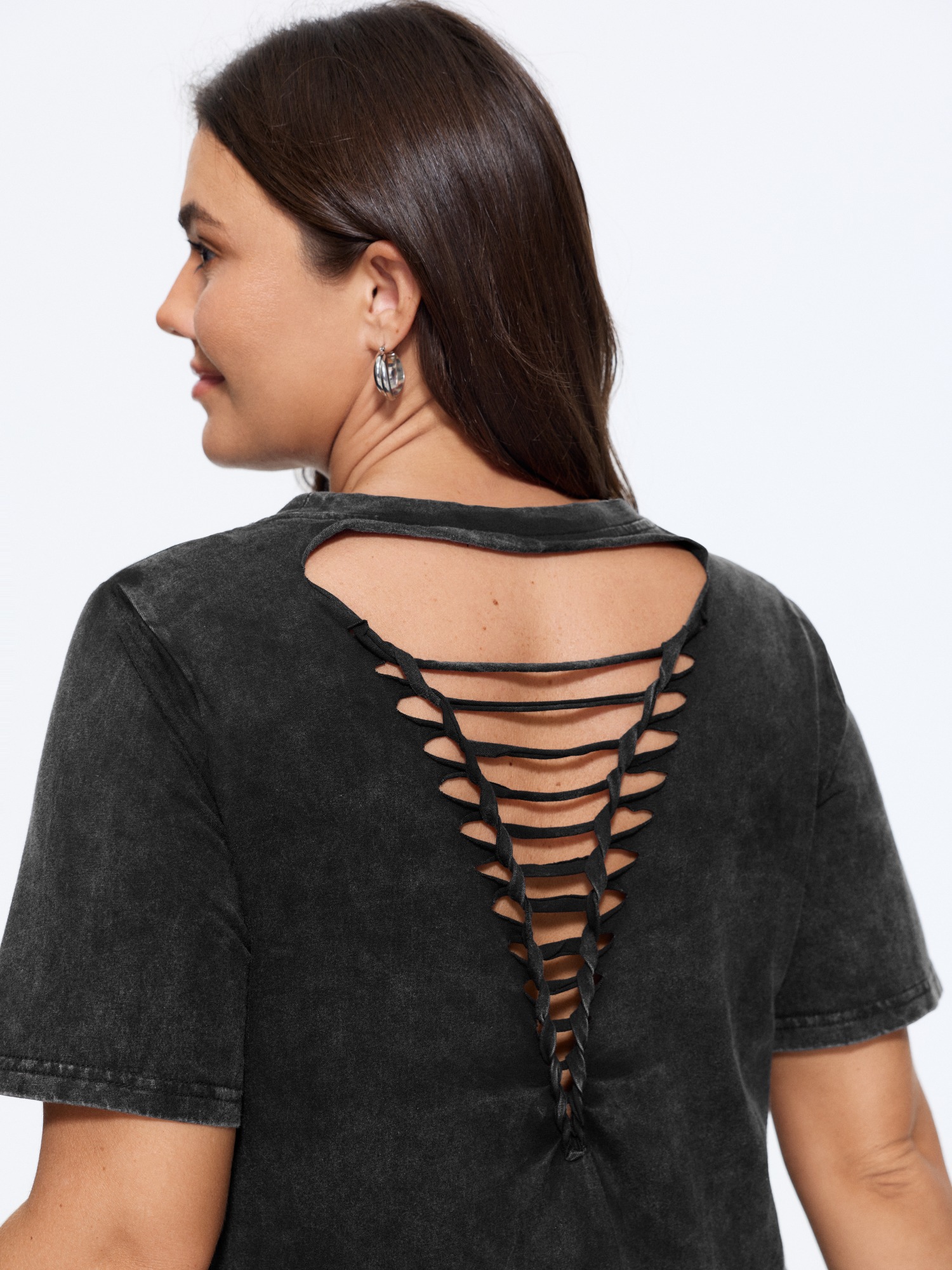 BloomChic Women's Plus Size Cotton Vintage Washed Cut-Out Back T-Shirt Acidwashblack Solid Everyday-Casual Short sleeve Round Neck 10/M