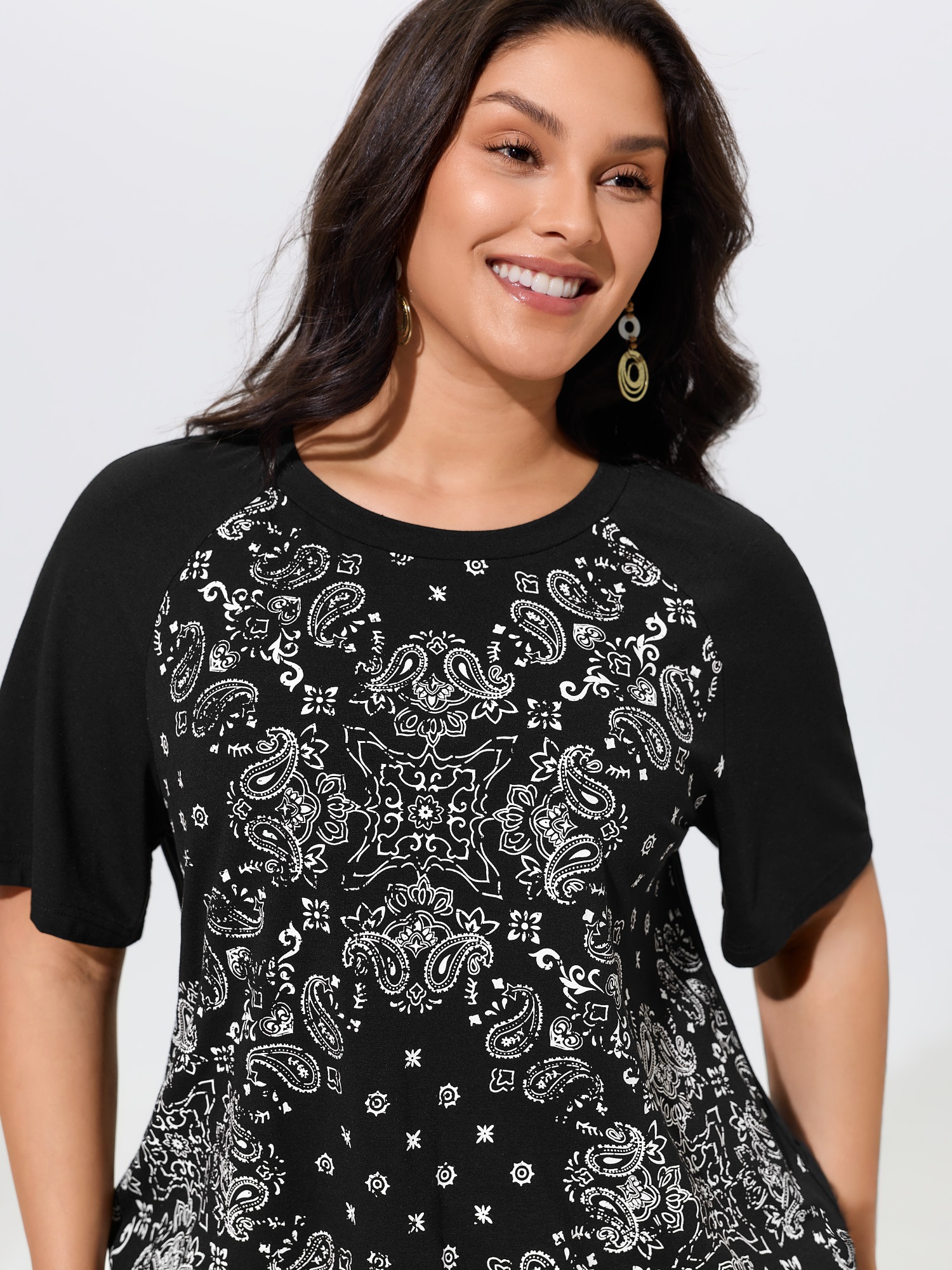 BloomChic Women's Plus Size Supersoft Boho Print Raglan Sleeve T-Shirt Black Ethnic Floral Vacation Short sleeve Round Neck 10/M