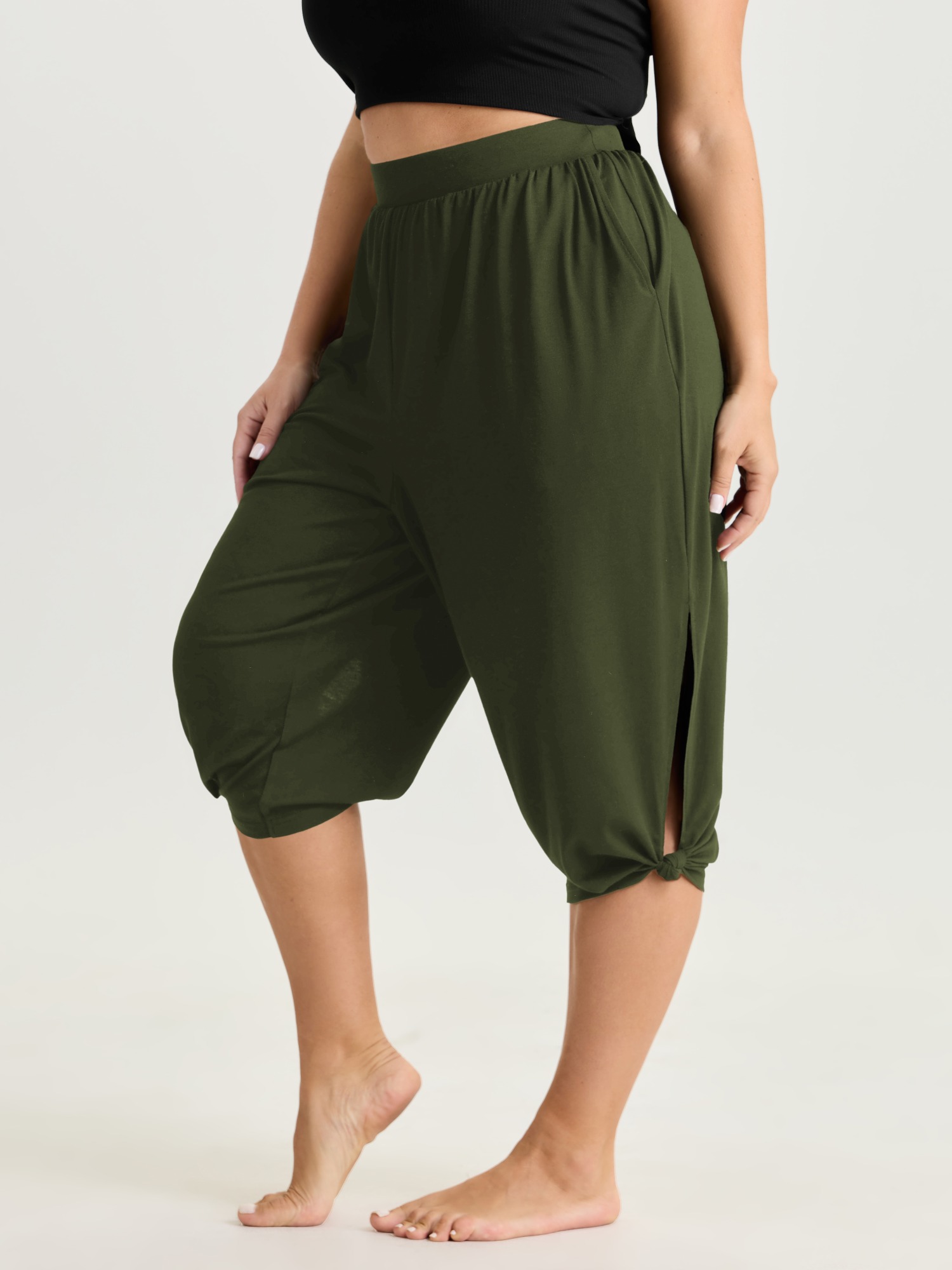 BloomChic Women's Plus Size Supersoft Stretchy Cuffed Cropped Lounge Bottoms Black Forest Capri 26/4X