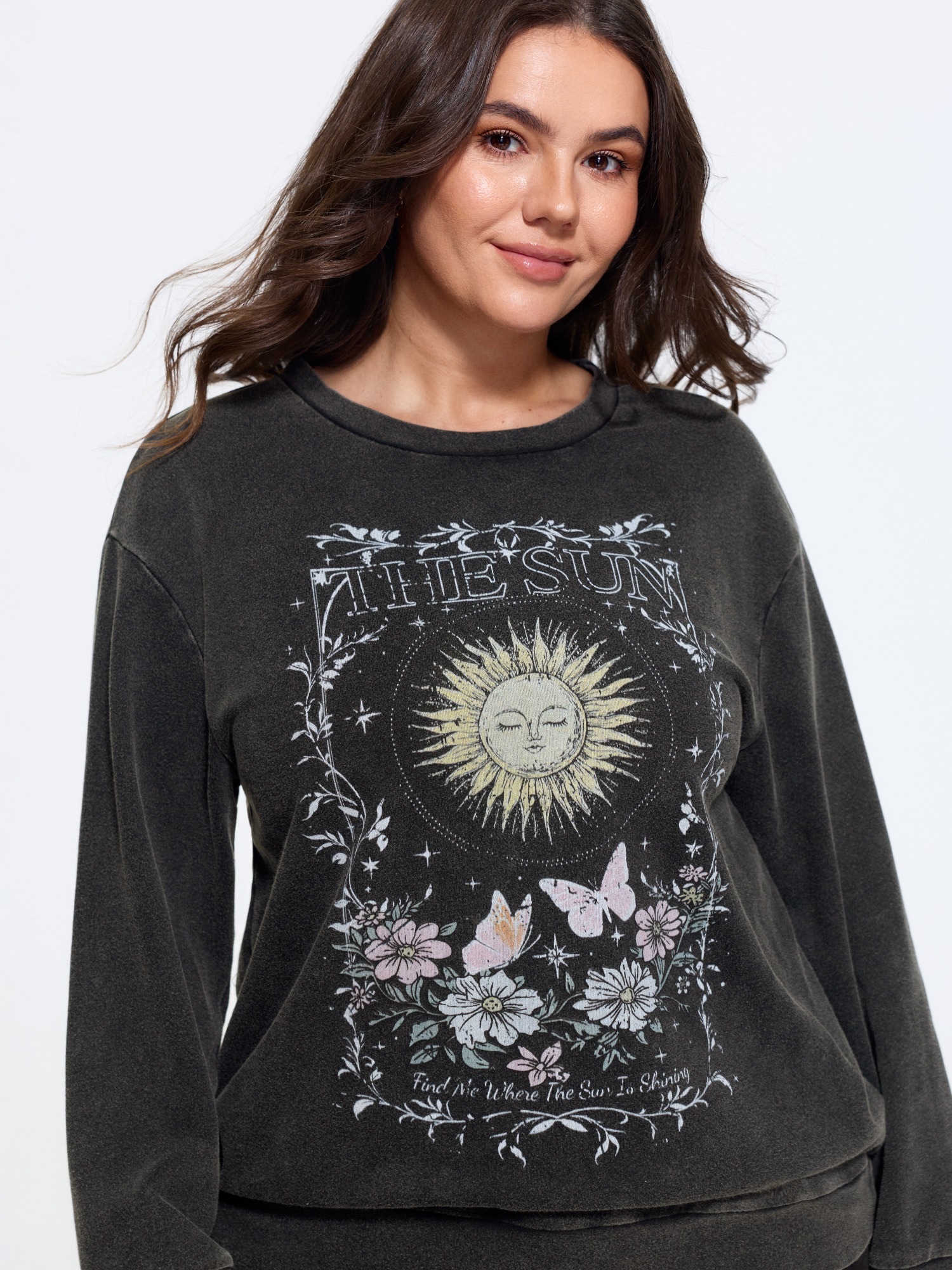 BloomChic Women's Plus Size Vintage Washed Sun Floral Print Crew Neck Sweatshirt Acidwashblack Everyday-Casual Round Neck 14-16/1X