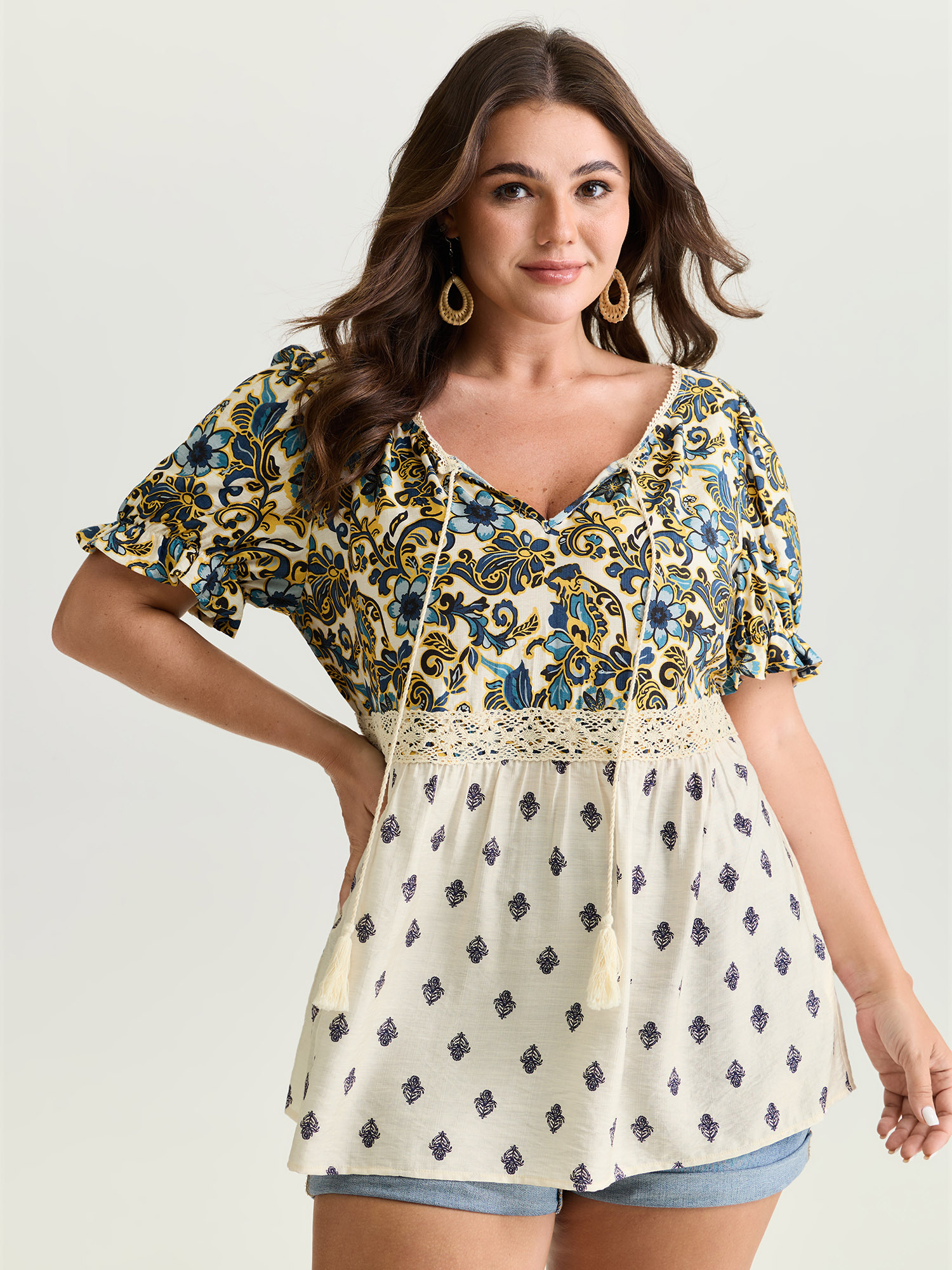 BloomChic Women's Plus Size Floral Print Lace Neckline Flowy Blouse Ivory Ethnic Floral Vacation Short sleeve V-Neck 10/M