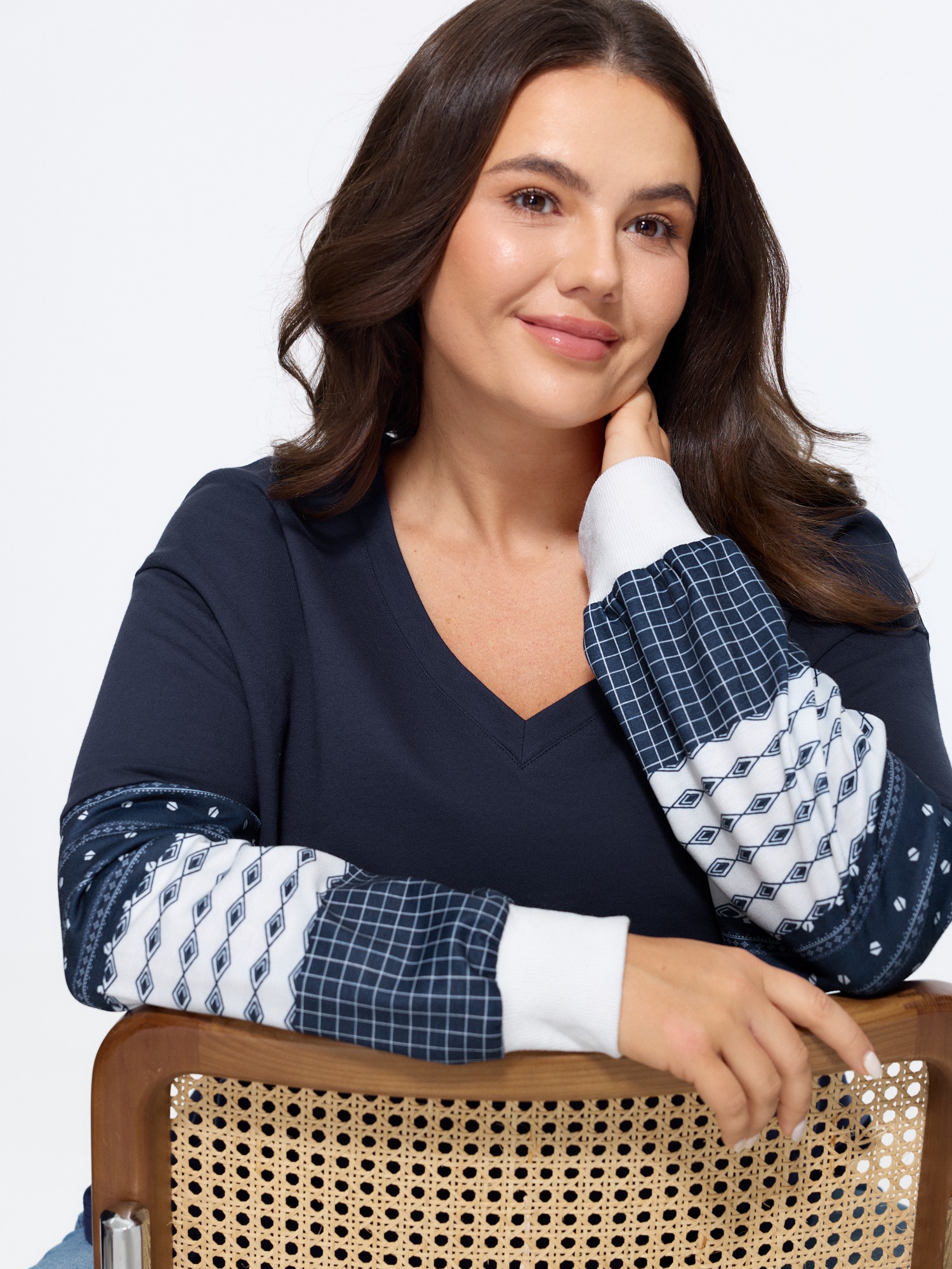BloomChic Women's Plus Size Cotton V Neck Patchwork Long Sleeve Sweatshirt Indigo Everyday-Casual Deep V-Neck 10/M