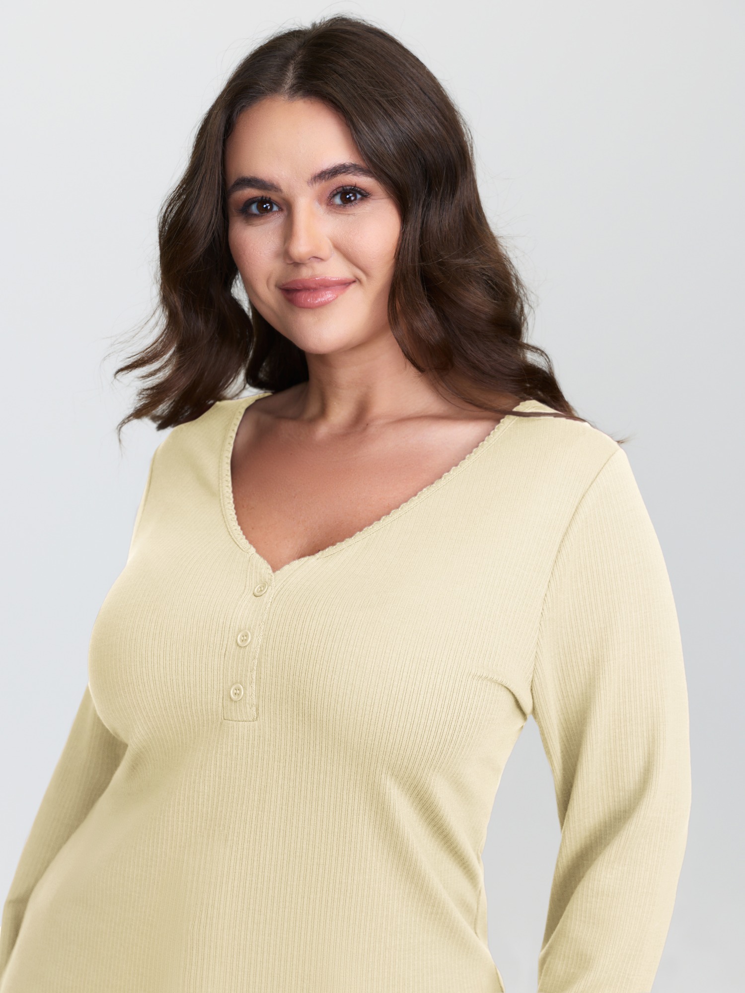 BloomChic Women's Plus Size Textured Deep V-Neck Fitted T-Shirt Whisper White Solid Everyday-Casual Long Sleeve Sweetheart Neck 10/M