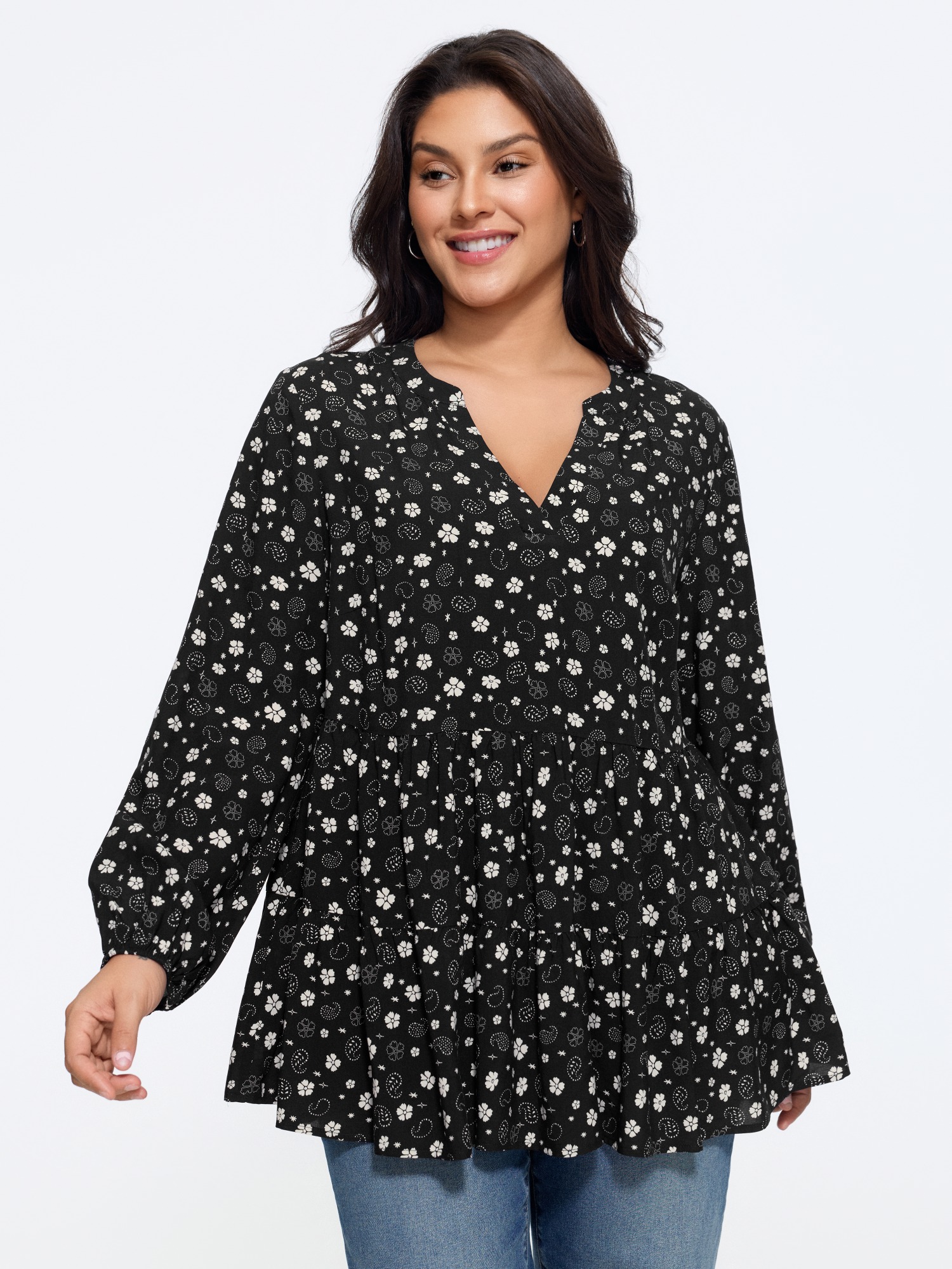 BloomChic Women's Plus Size Floral Print Tiered Ruffle Hem Loose Blouse Black Ditsy Floral Everyday-Casual Long Sleeve V-Notch Neck 10/M
