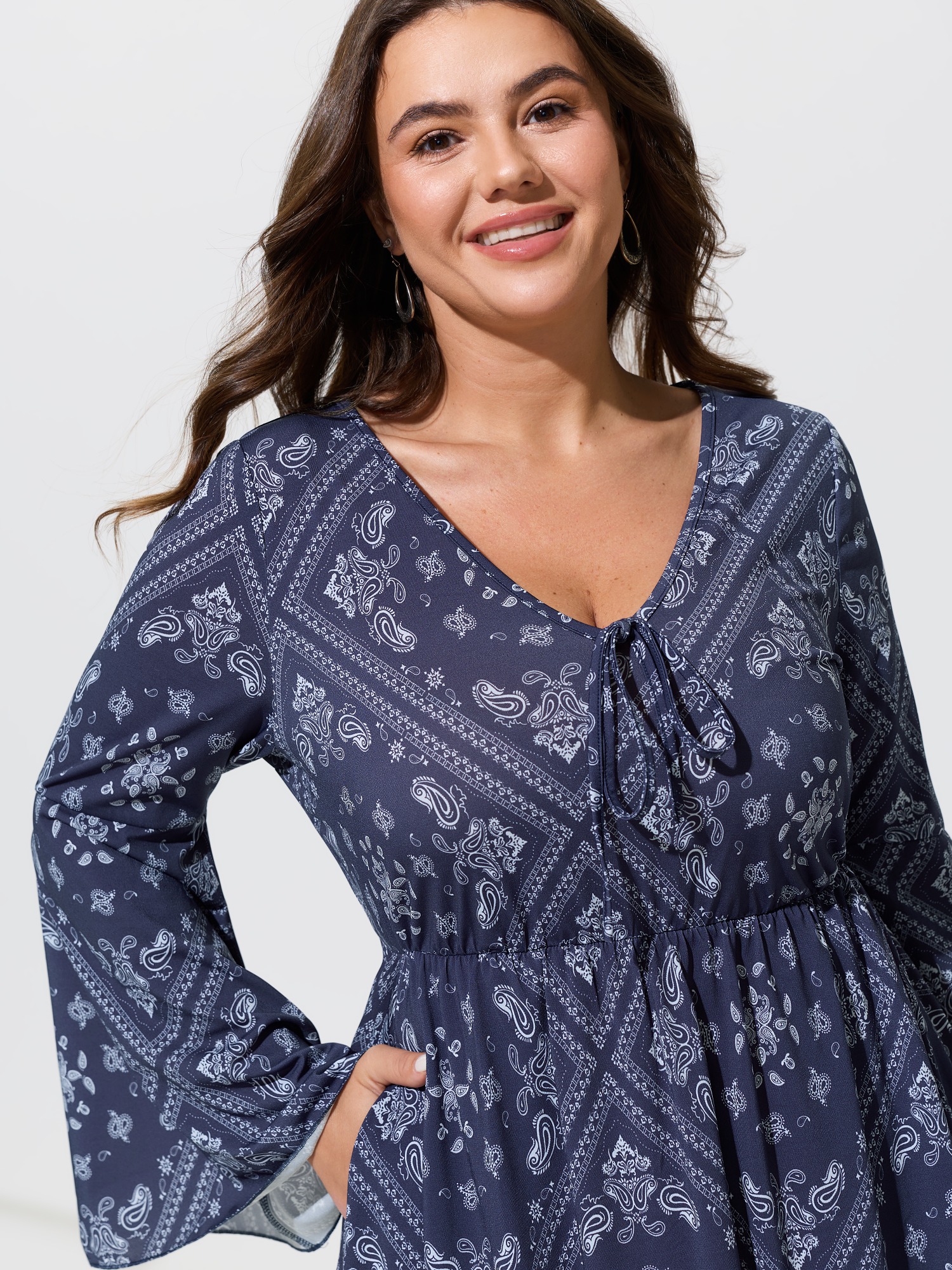 BloomChic Women's Plus Size Paisley Print Tie Front Flare Sleeve Mini Dress DarkBlue Vacation Mini Lace-Up V-Neck 10/M