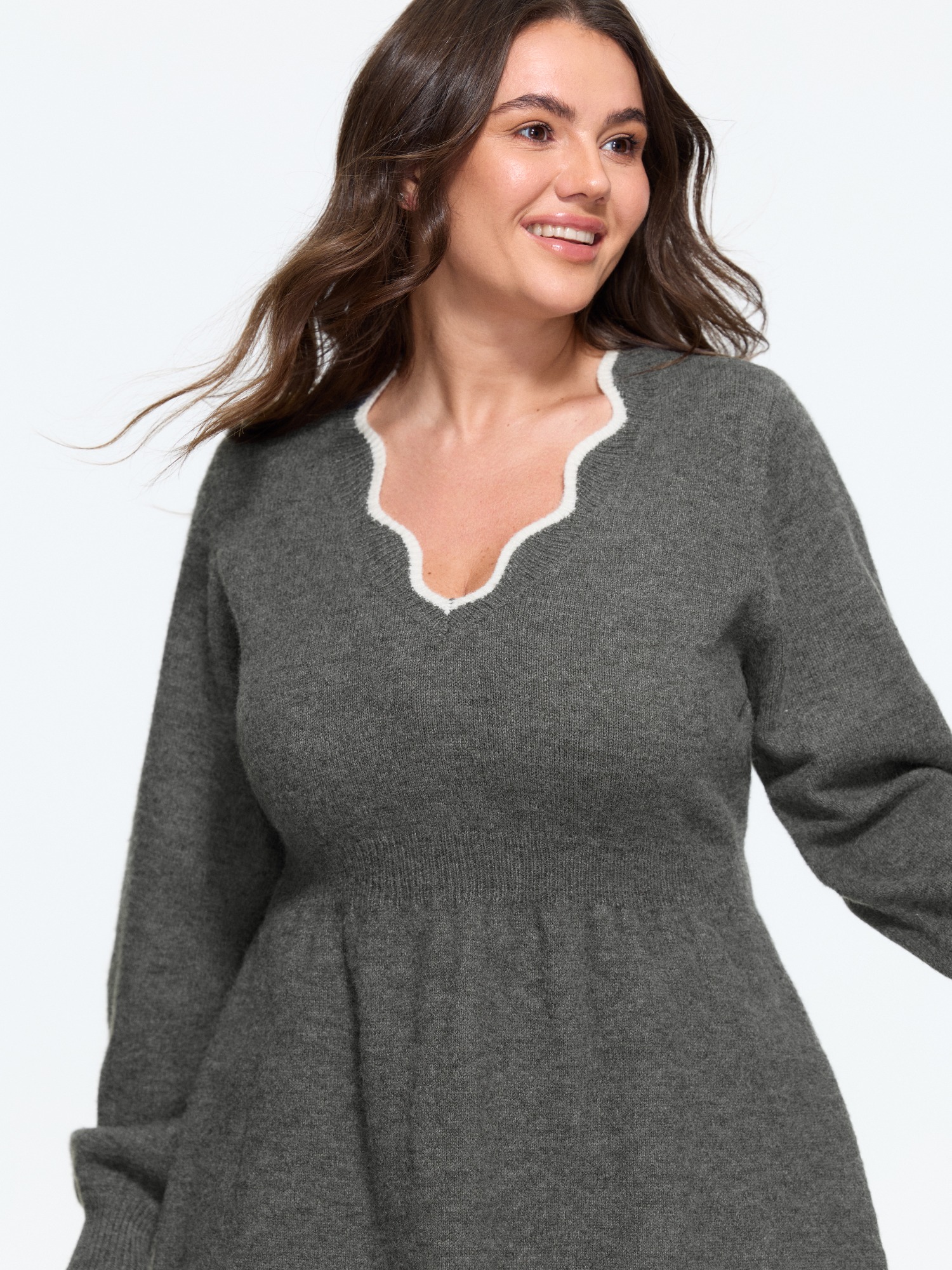 Bloomchic V‑neck Scalloped Edge Tunic Pullover In Dark Core