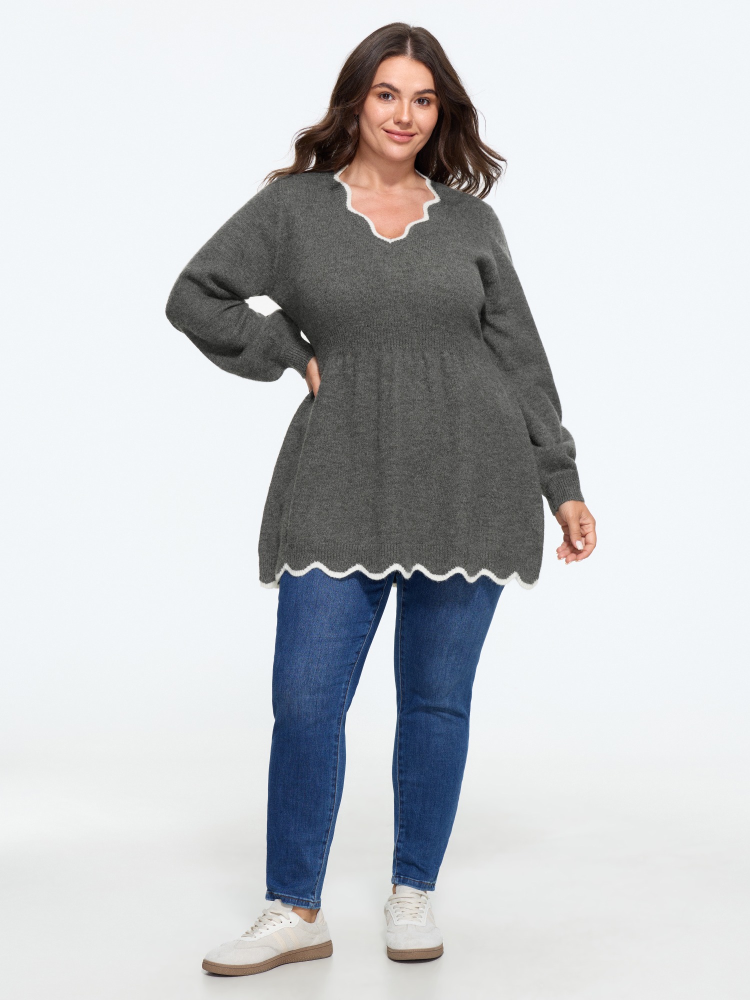 Bloomchic V‑neck Scalloped Edge Tunic Pullover In Dark Core