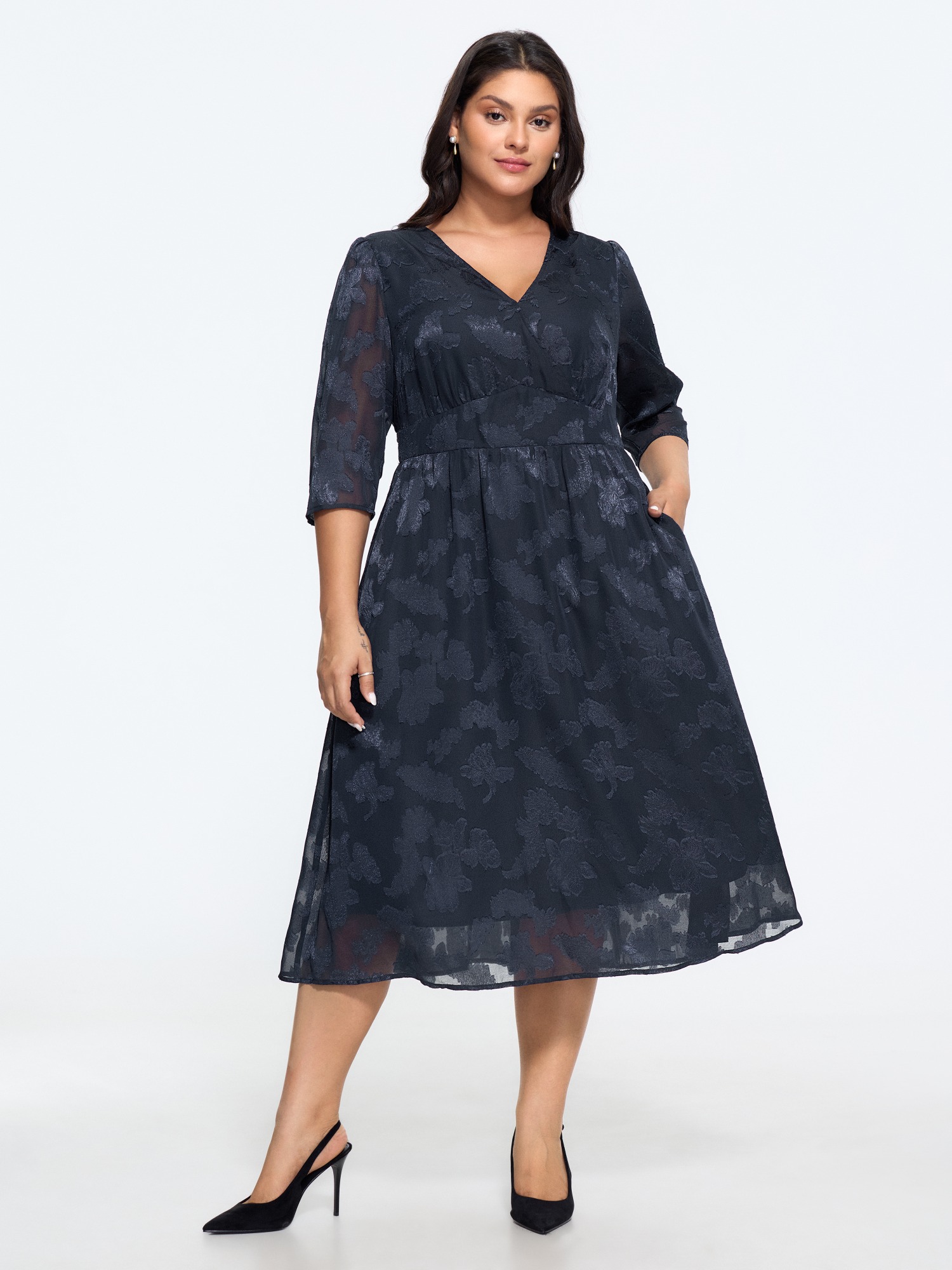 BloomChic Women's Plus Size Textured Floral V‑Neck Pocket Midi Dress DarkBlue Else Midi Everyday-Elegant Cable Knit 12/L
