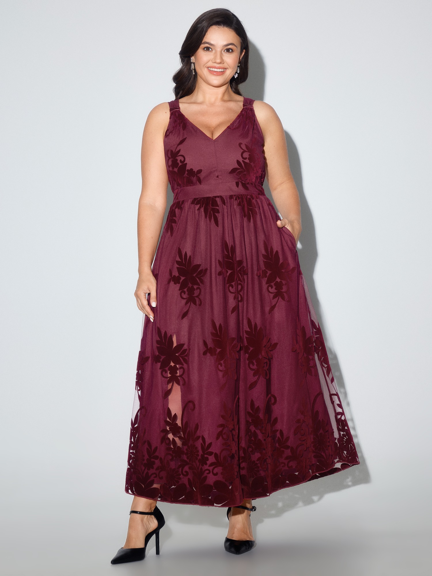 BloomChic Women's Plus Size Floral Flocked Mesh V‑Neck Maxi Dress Burgundy Occasion Maxi Jacquard V-Neck 14-16/1X