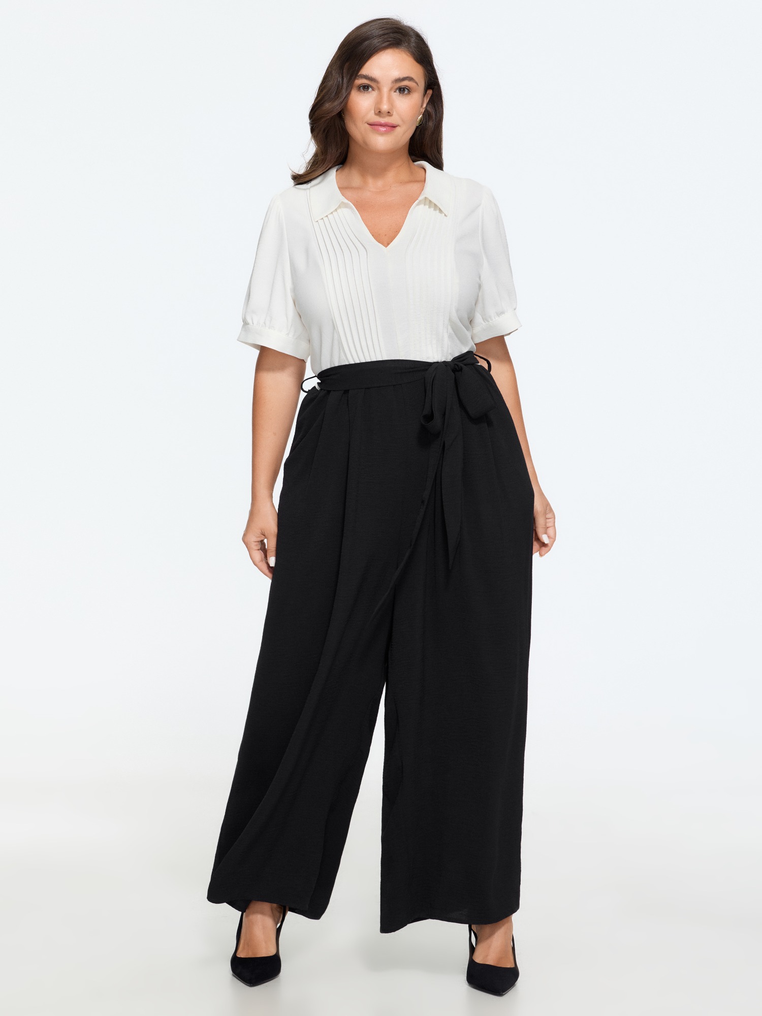 BloomChic Women's Plus Size Contrast Color Pleated Tie Waist Wide Leg Jumpsuit Black Everyday-Elegant 10/M