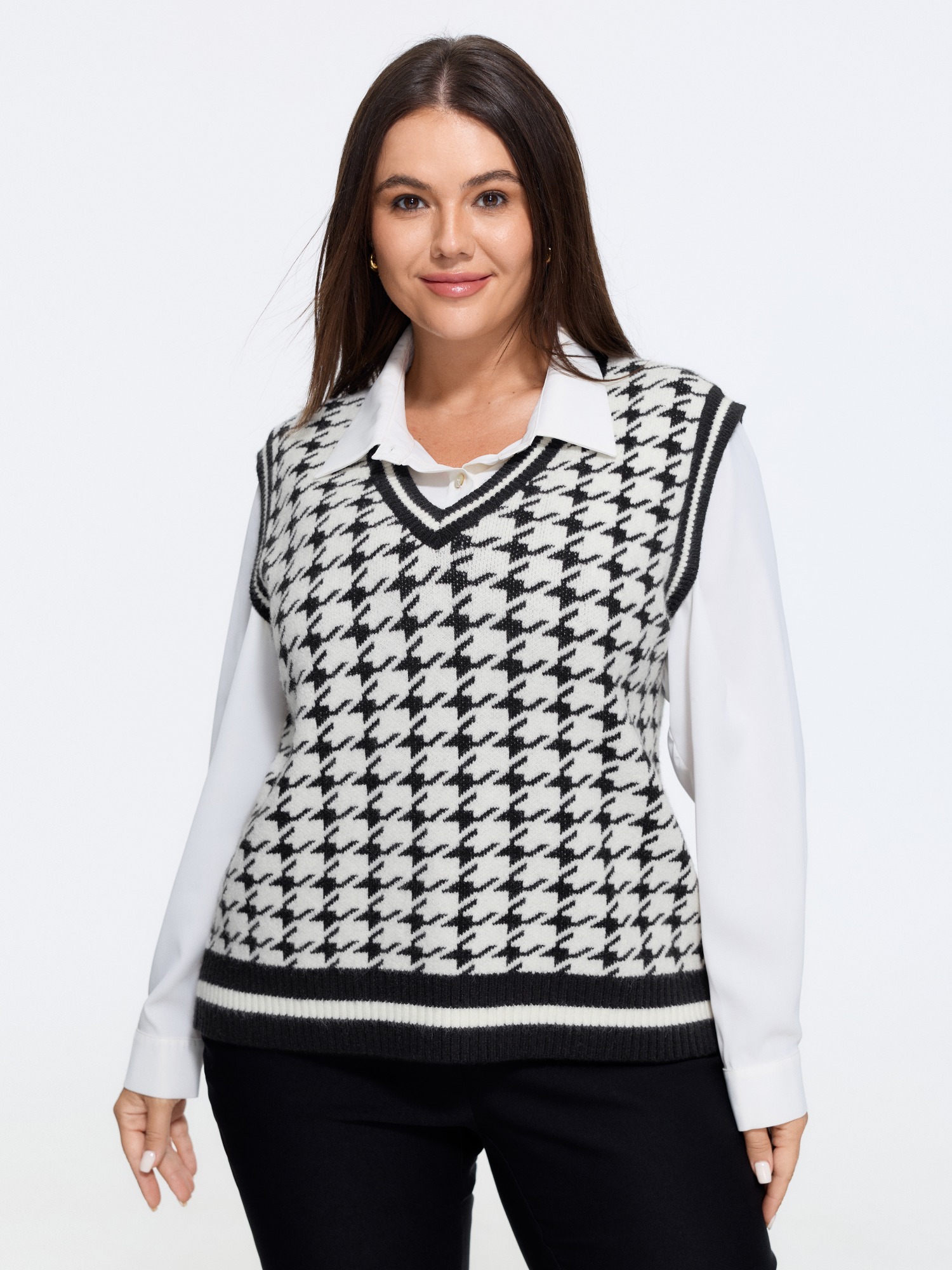 BloomChic Supersoft Houndstooth V Neck Sweater Vest Women's Plus Size Women Ivory V-Neck 10/M