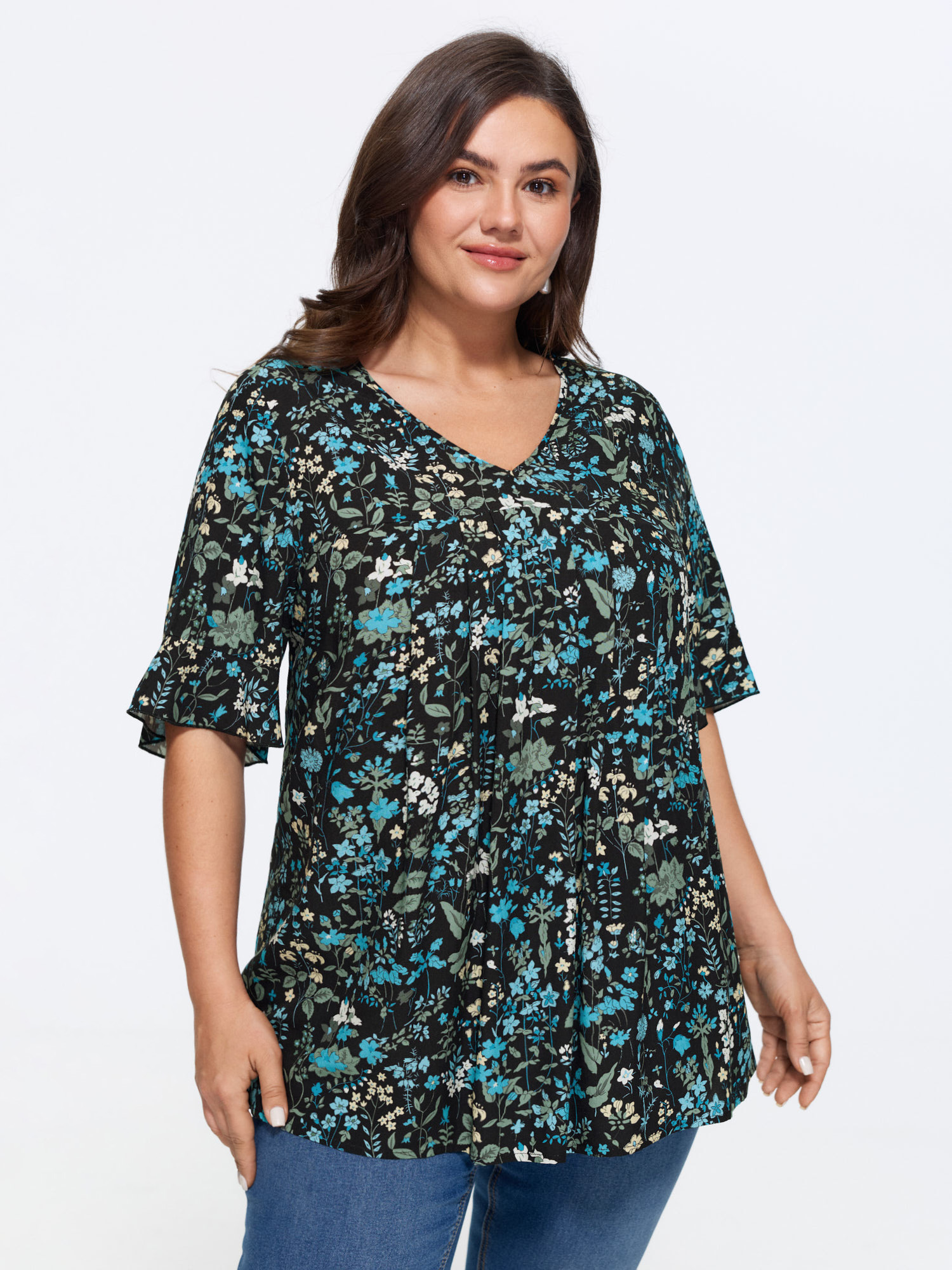 BloomChic Women's Plus Size Ditsy Floral Pleated Flared Sleeve Blouse Pureblack Floral Everyday-Elegant Short sleeve V-Neck 18-20/2X