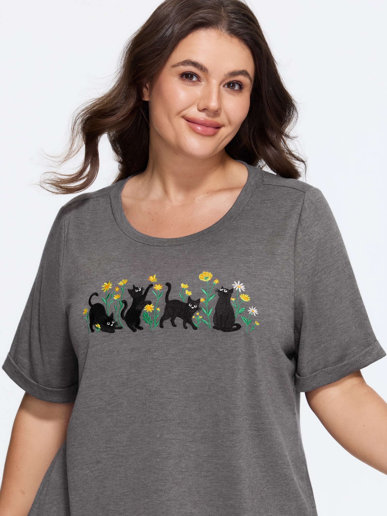 BloomChic Women's Plus Size Supersoft Cat Floral Embroidered T-Shirt Charcoal Gray Animal Motif Everyday-Casual Short sleeve Round Neck 10/M