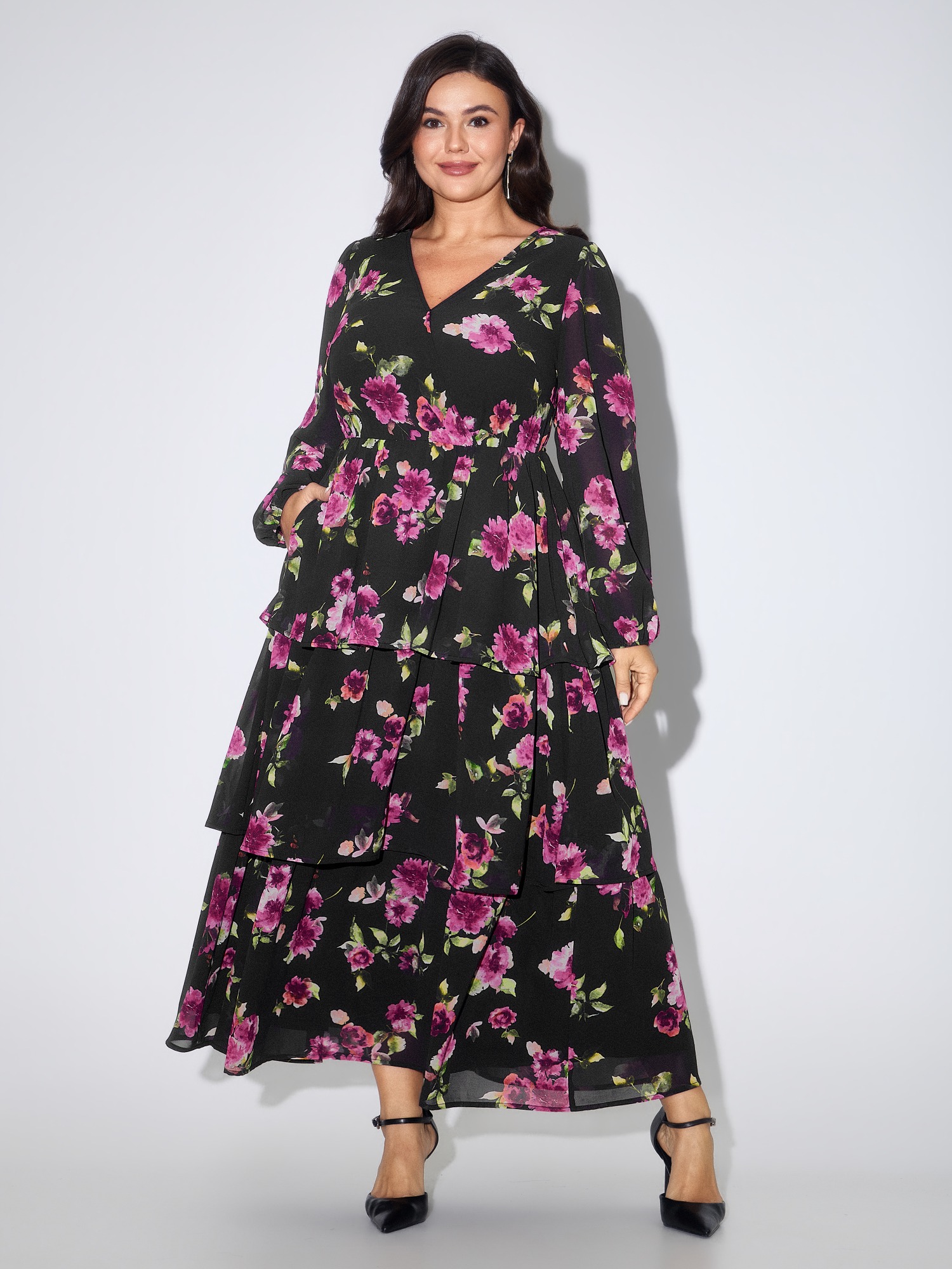 BloomChic Women's Plus Size Floral Print Tiered Chiffon Maxi Dress BlackFlower Occasion Midi Wrap / Overlap V-Neck 10/M