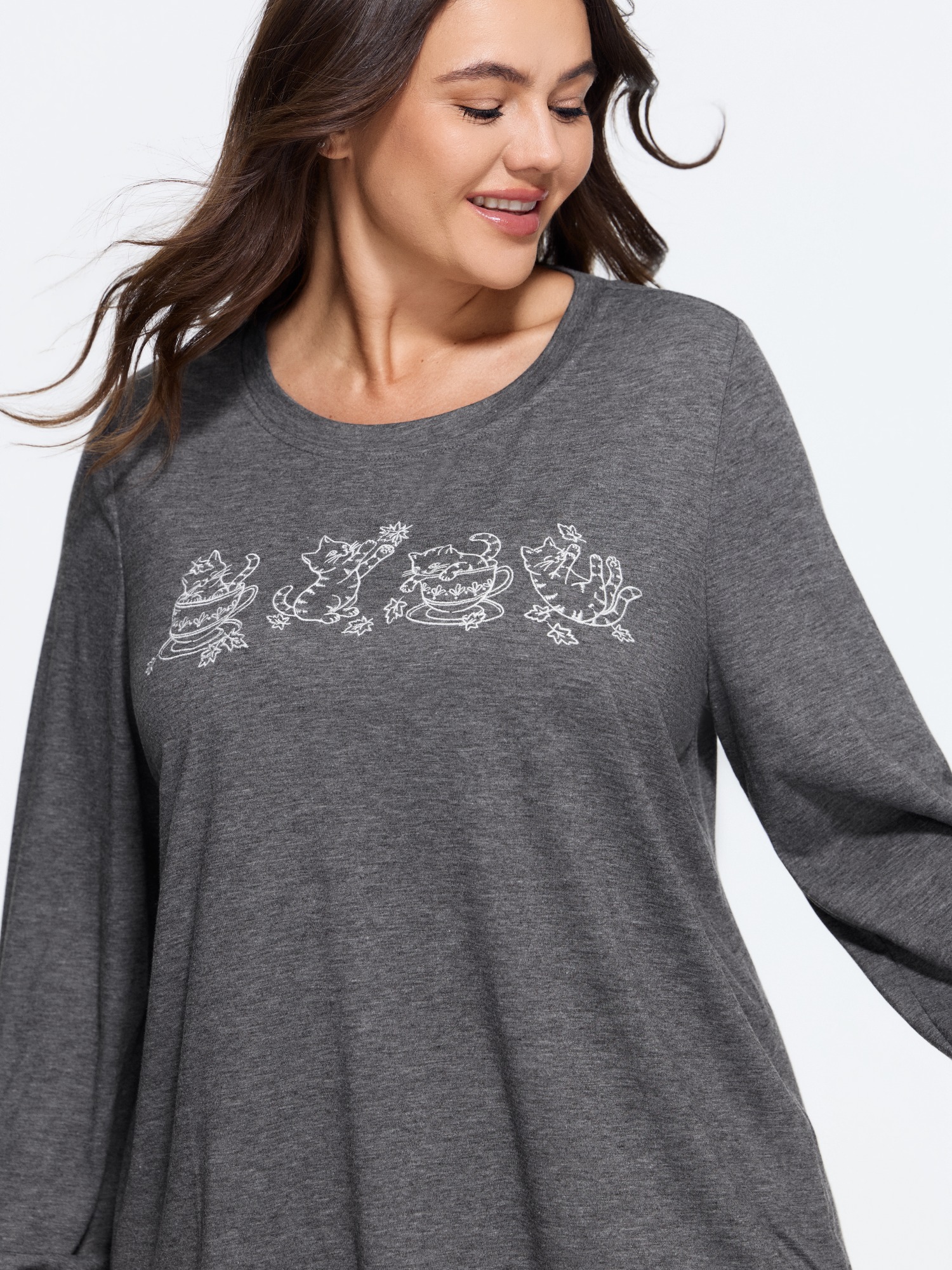 BloomChic Women's Plus Size Supersoft Cat Embroidered Long Sleeve T-Shirt Dark Core Animal Motif Everyday-Casual Long Sleeve Scoop Neck 10/M