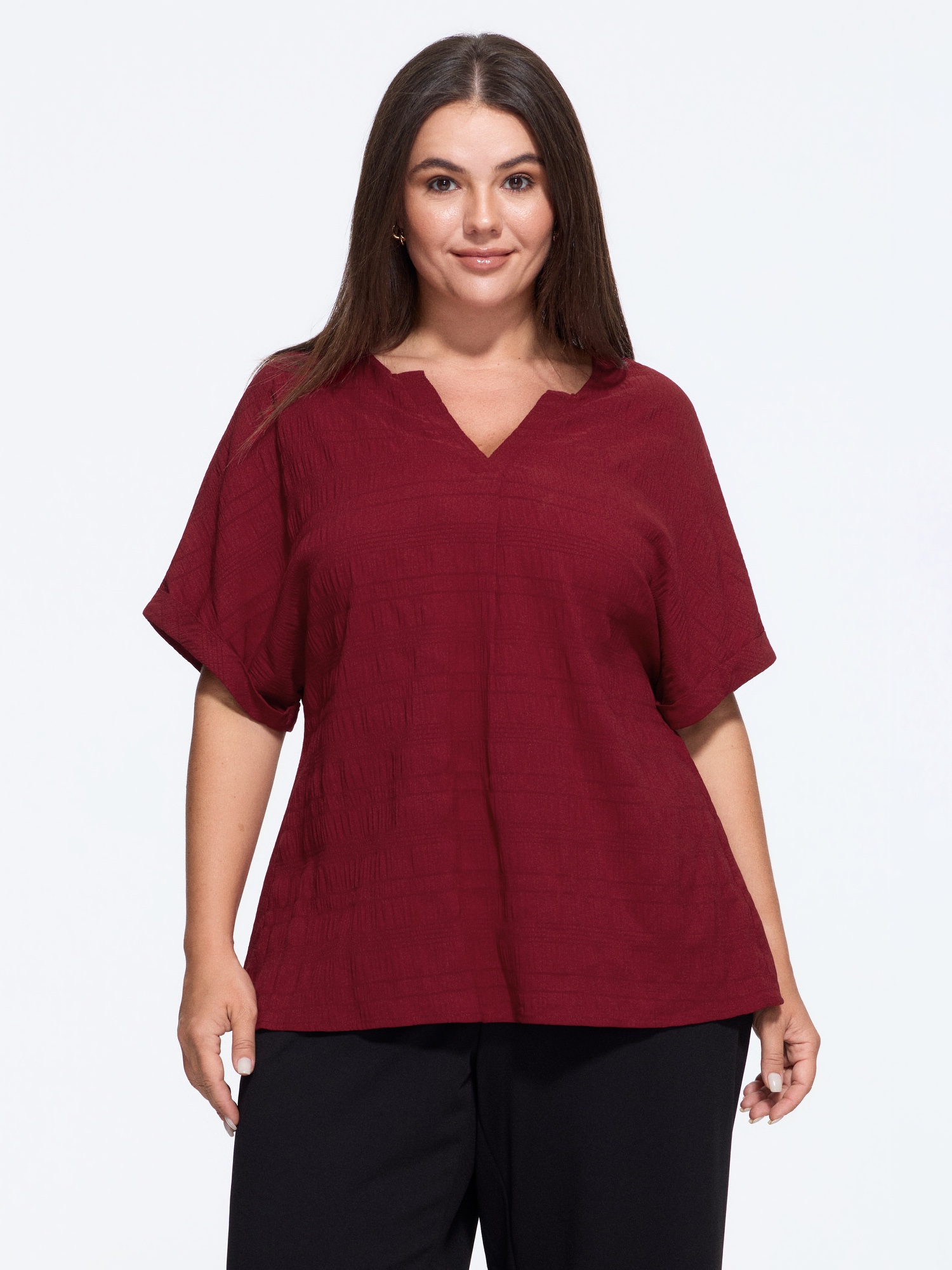BloomChic Women's Plus Size Textured Split V Neck Rolled Sleeve Blouse Merlot Solid Office Short sleeve V-Notch Neck 10/M