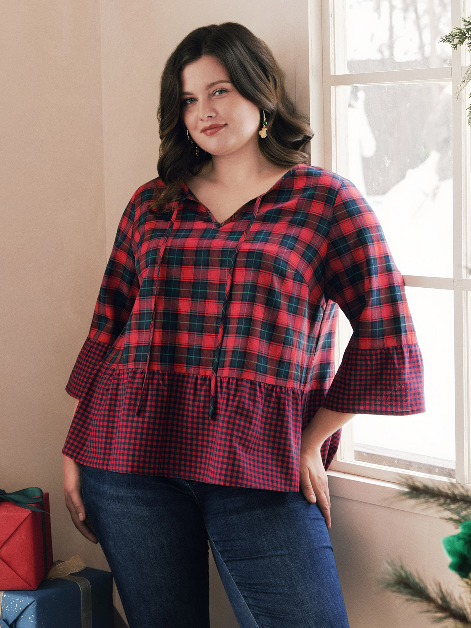 BloomChic Plus Size Plaid 3/4 Flare Sleeve Ruffle Hem Blouse - Women's Urban Red Plaid V-Notch Neck 3/4 Sleeve 节庆款 Blouses 14/M