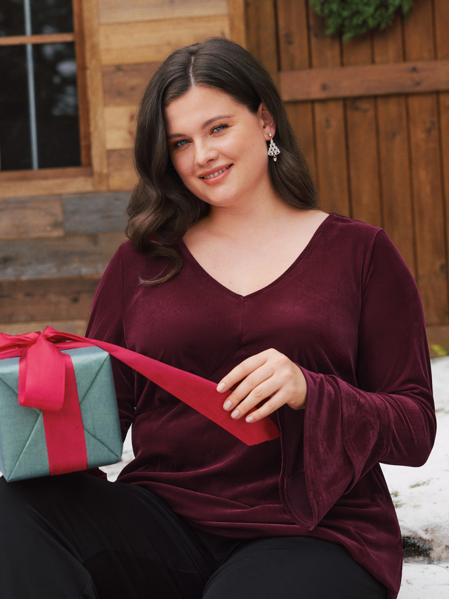 BloomChic Plus Size Velvet Double Layer Bell Sleeve Top - Women's Merlot Solid V-Neck Easy Pull-On Long Sleeve 节庆款 Knit Tops 14/M