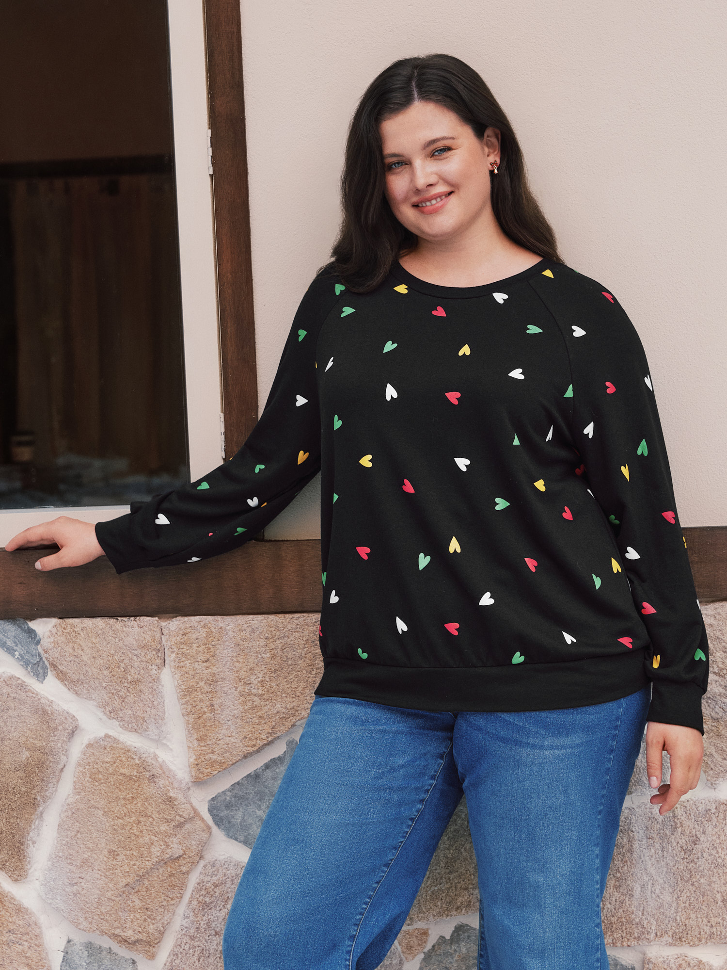 BloomChic Women's Plus Size Colorful Heart Print Raglan Sleeve Sweatshirt Black Everyday-Casual Round Neck 10/M